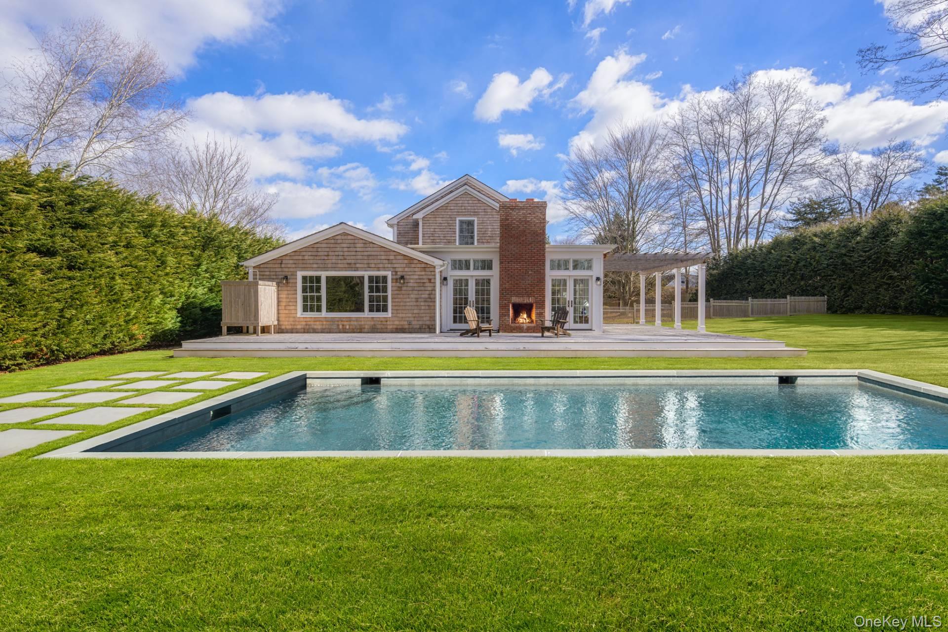 25 Oldfield Road, Southampton, NY 11968