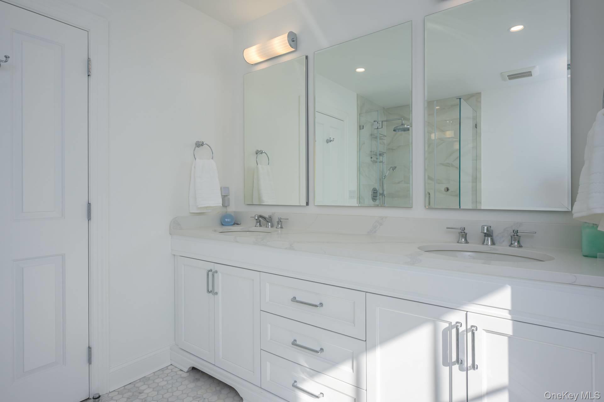 25 Oldfield Road, Southampton, NY 11968