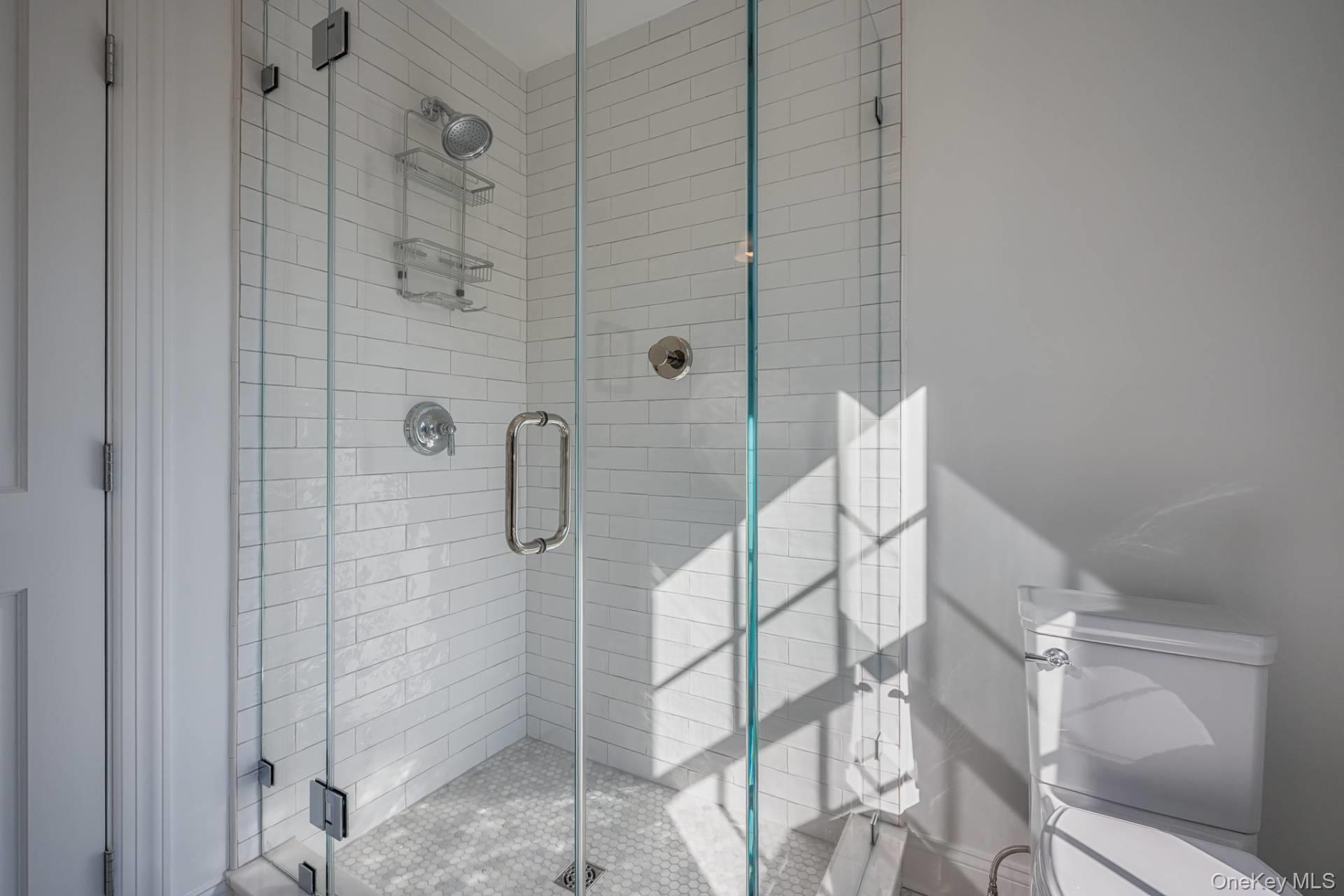 25 Oldfield Road, Southampton, NY 11968