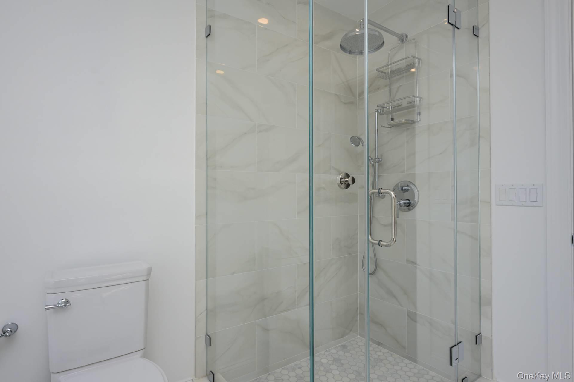 25 Oldfield Road, Southampton, NY 11968