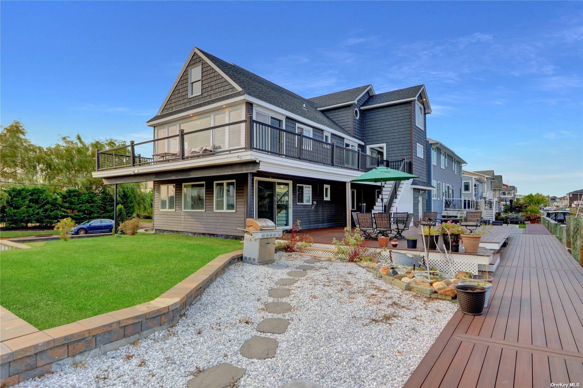 998 Pacific Street, Lindenhurst, NY 11757