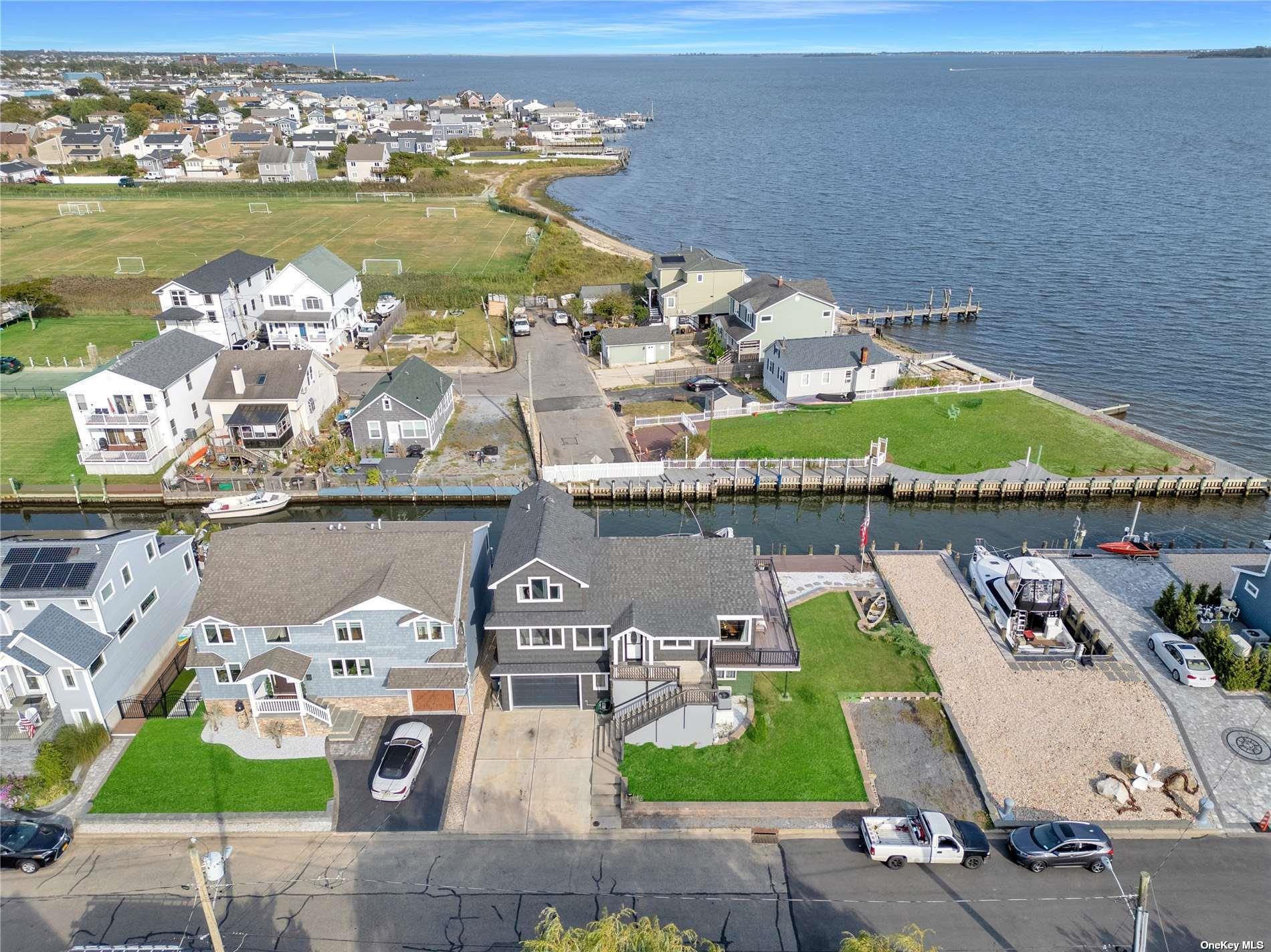 998 Pacific Street, Lindenhurst, NY 11757