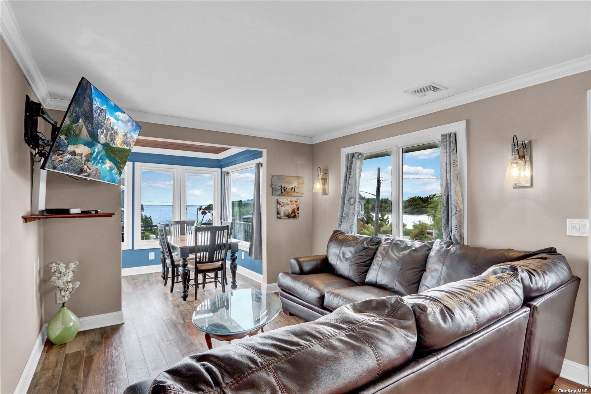 998 Pacific Street, Lindenhurst, NY 11757