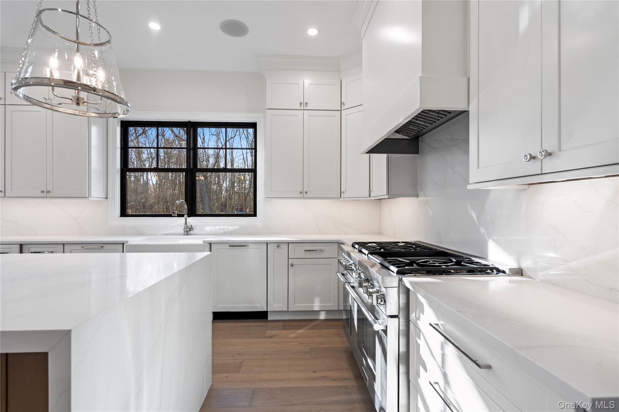 30 Main Parkway, Plainview, NY 11803