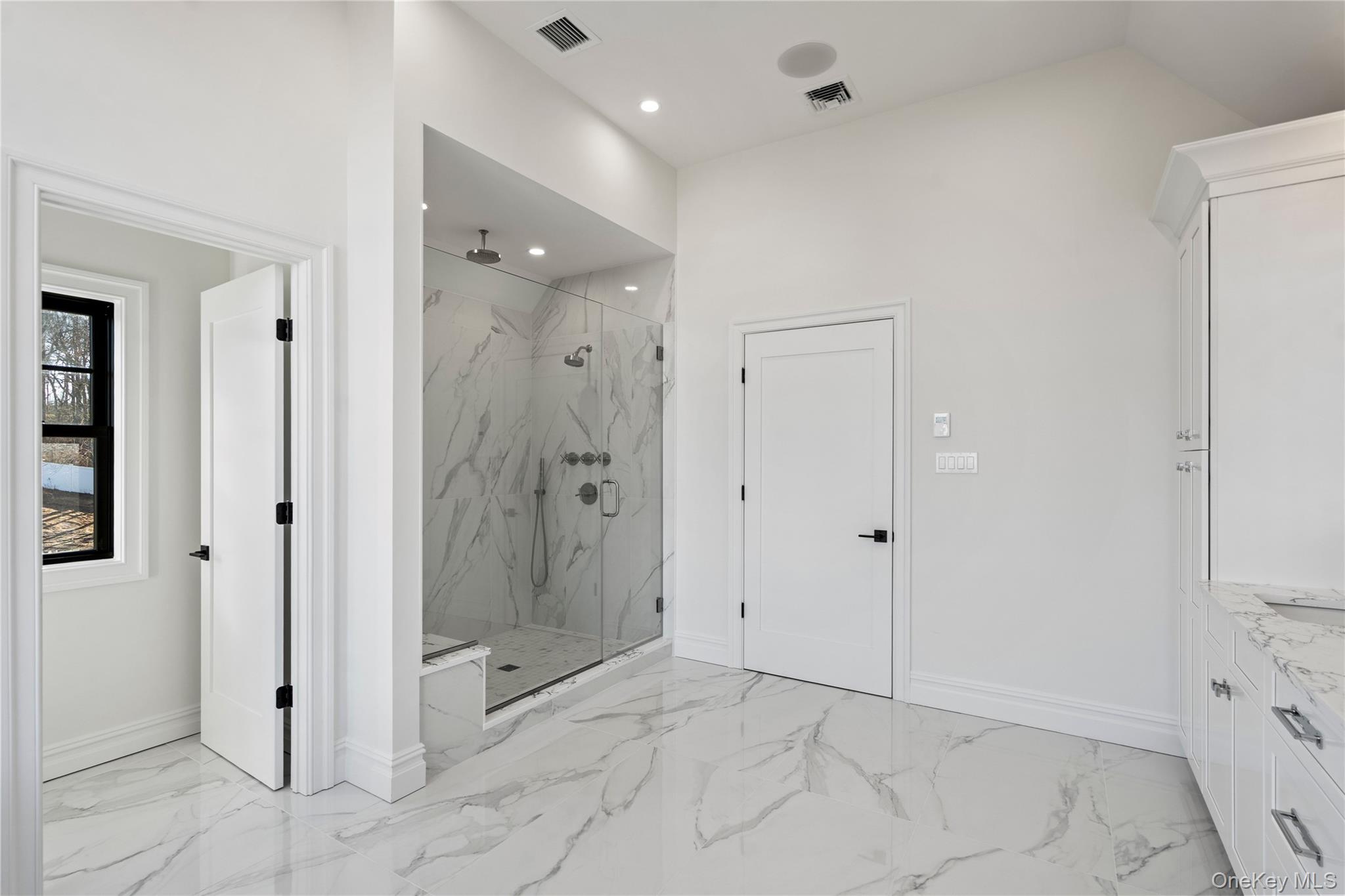 30 Main Parkway, Plainview, NY 11803