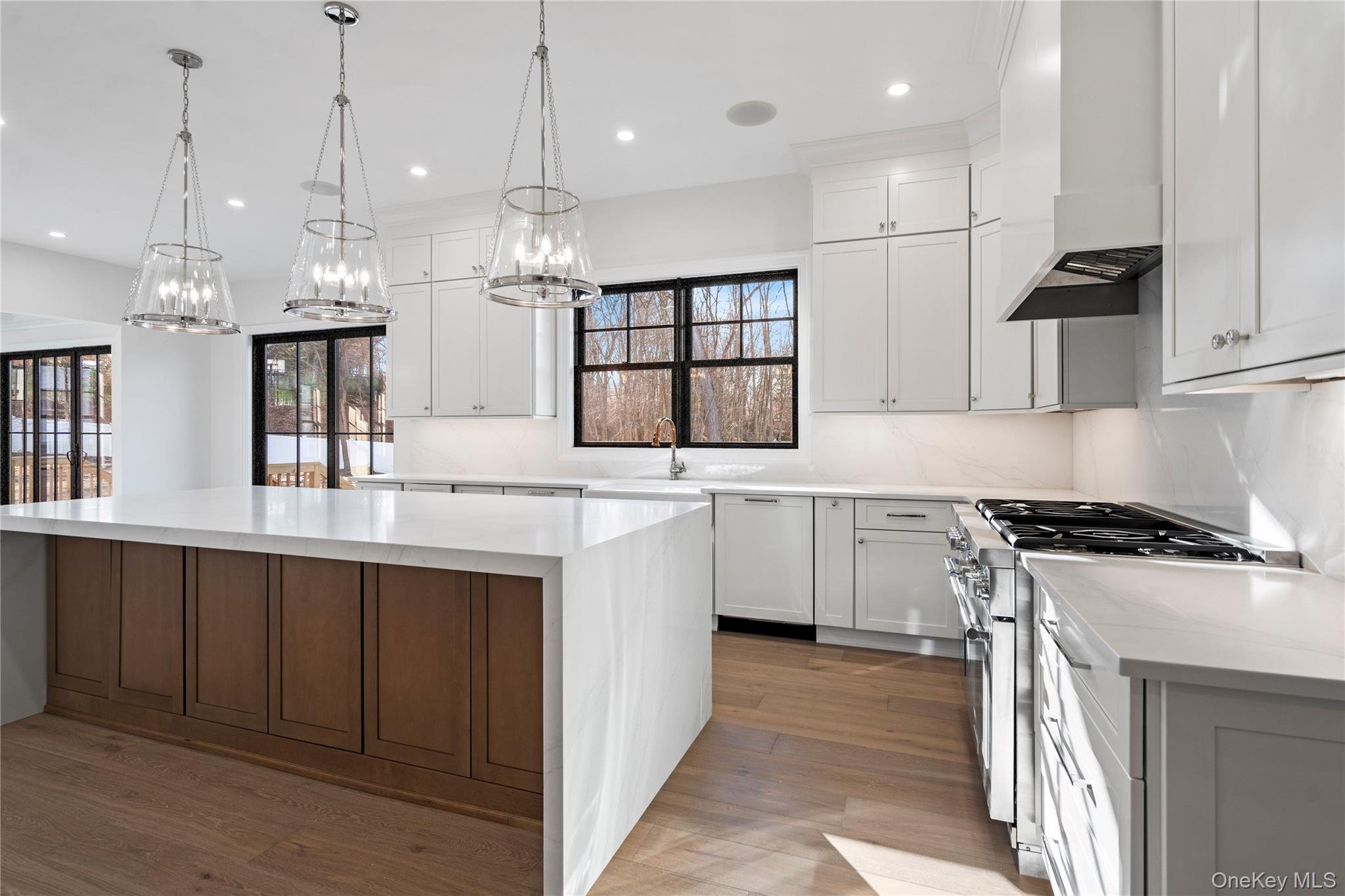 30 Main Parkway, Plainview, NY 11803