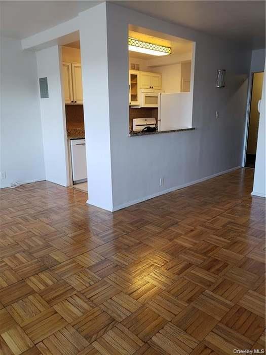 6 Fordham hill Oval # 15F, Bronx, NY 10468