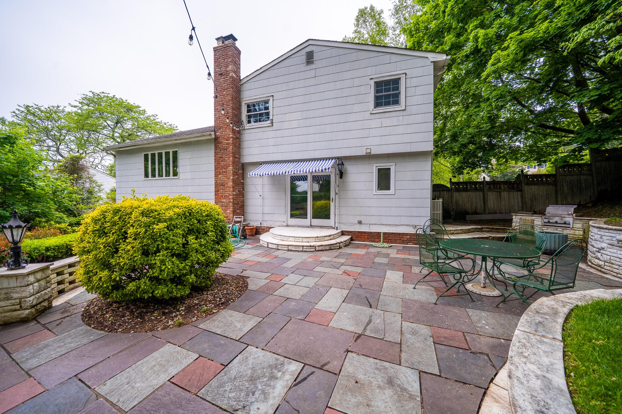 10 Hickory Lane, Glen Cove, NY 11542