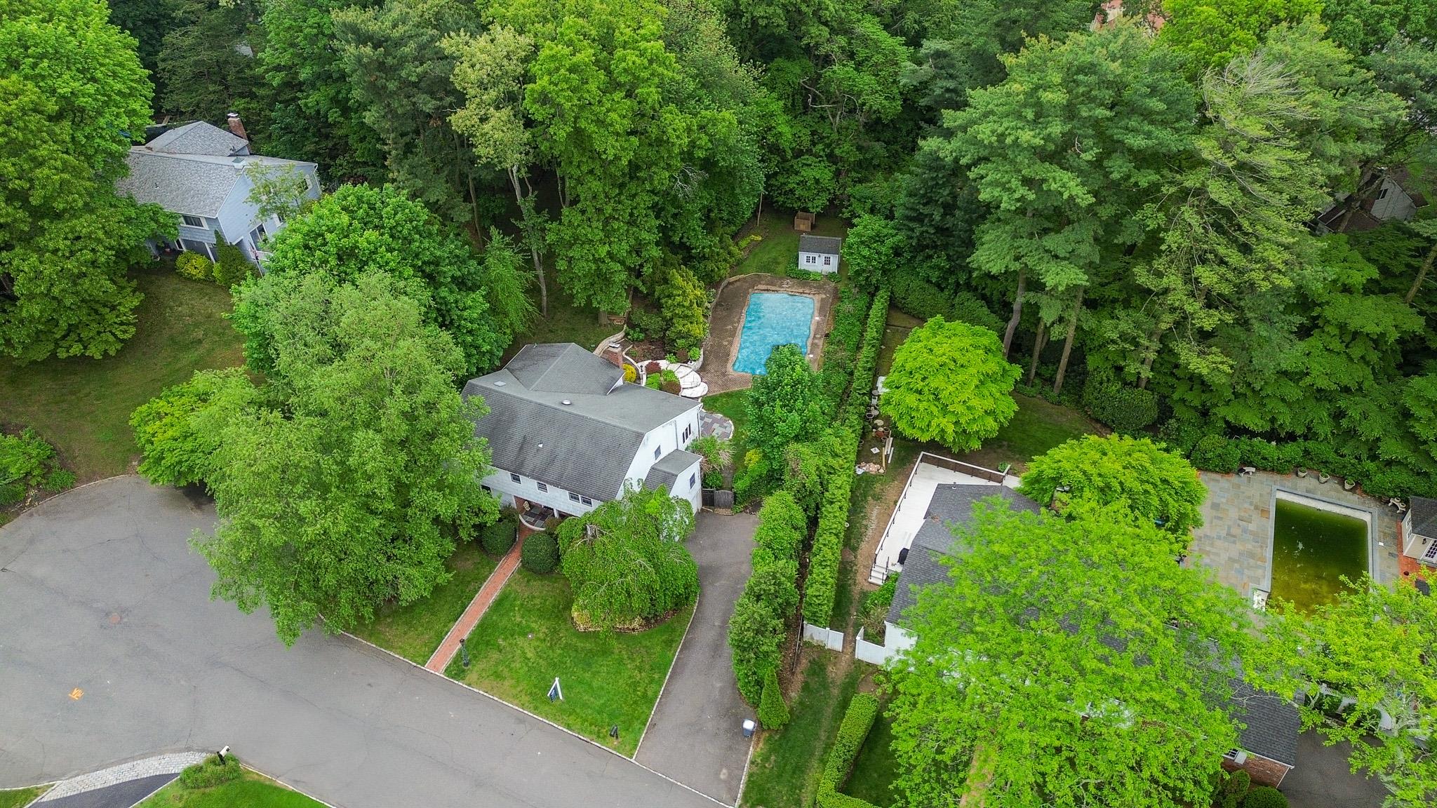 10 Hickory Lane, Glen Cove, NY 11542