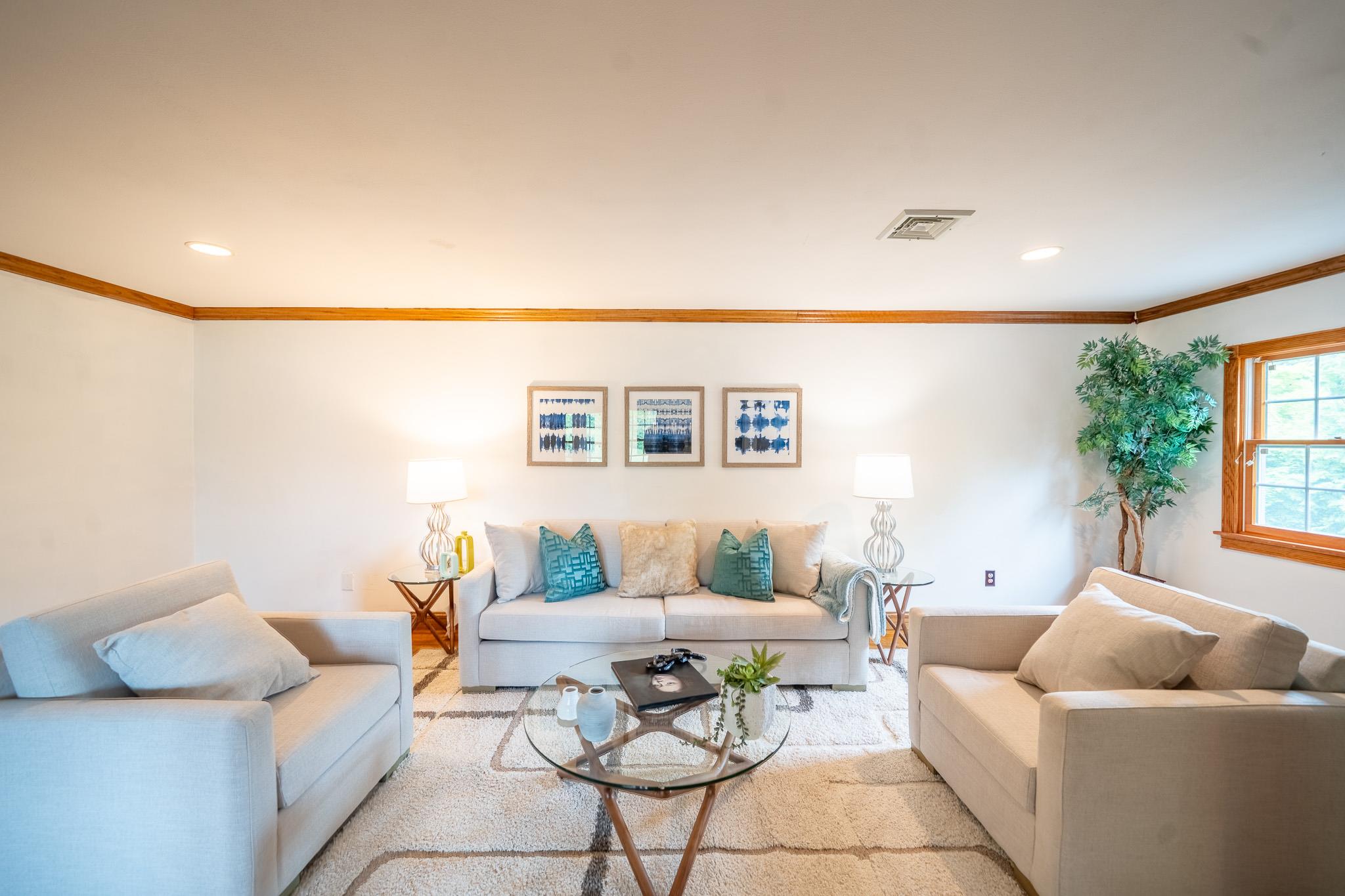 10 Hickory Lane, Glen Cove, NY 11542