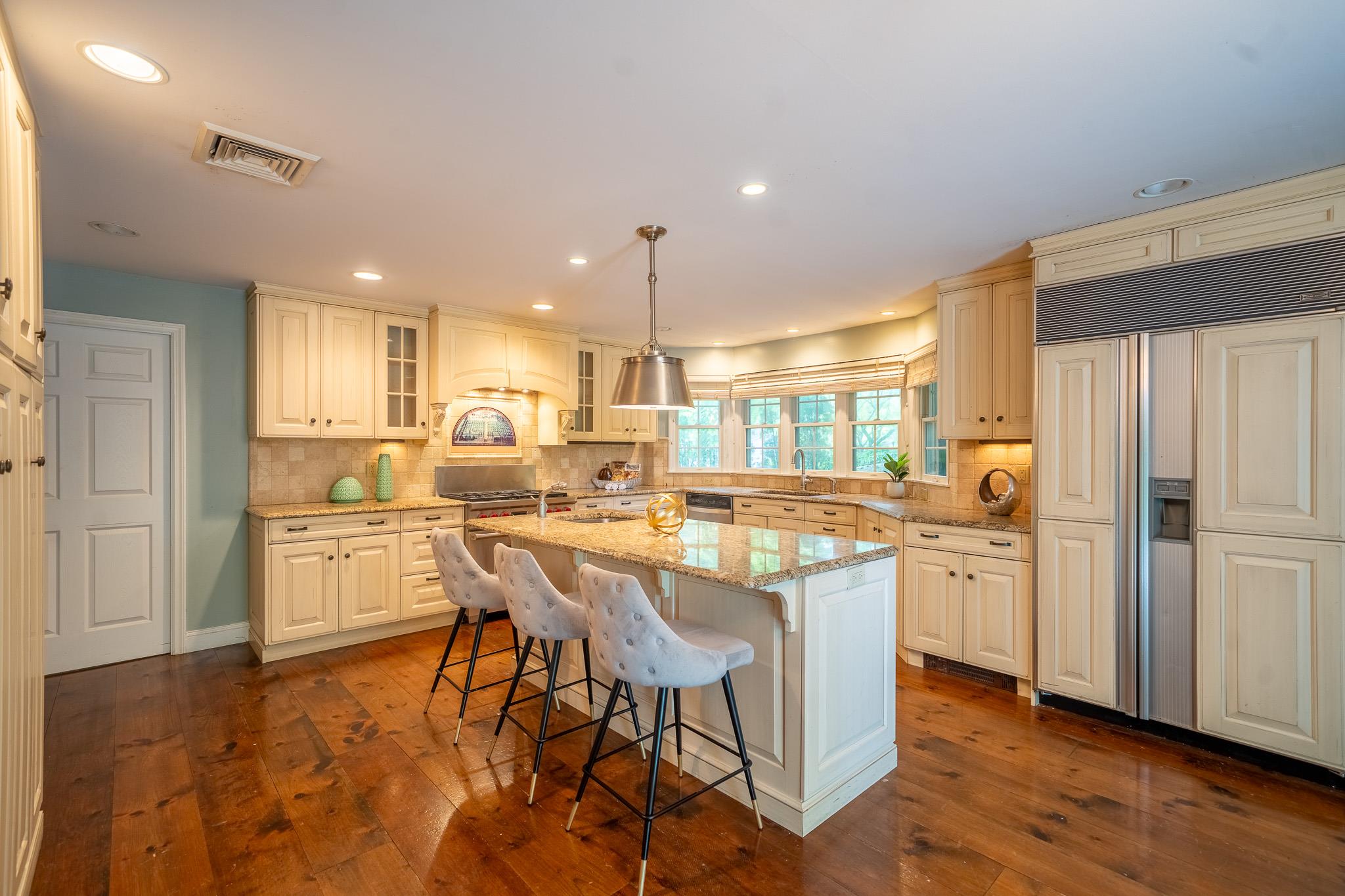 10 Hickory Lane, Glen Cove, NY 11542