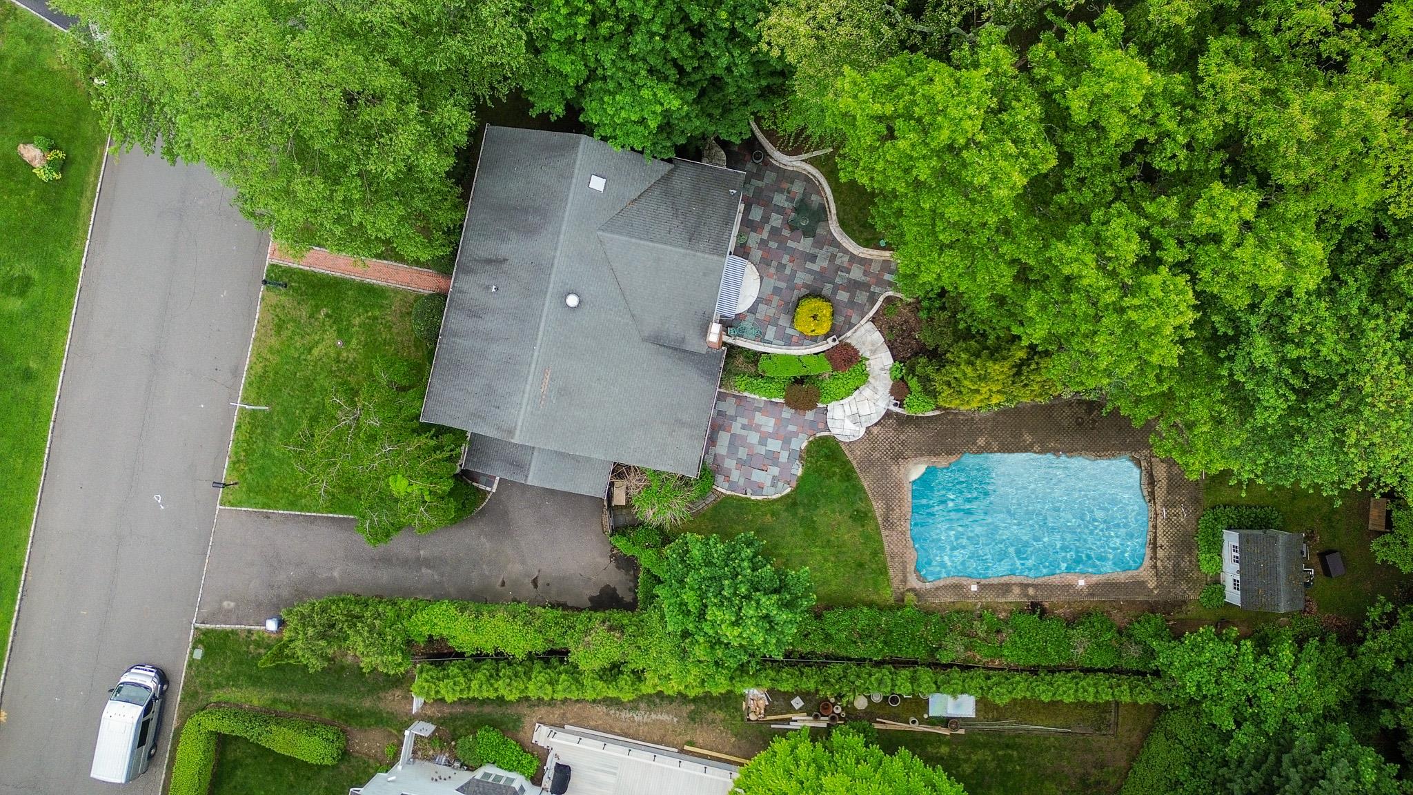 10 Hickory Lane, Glen Cove, NY 11542