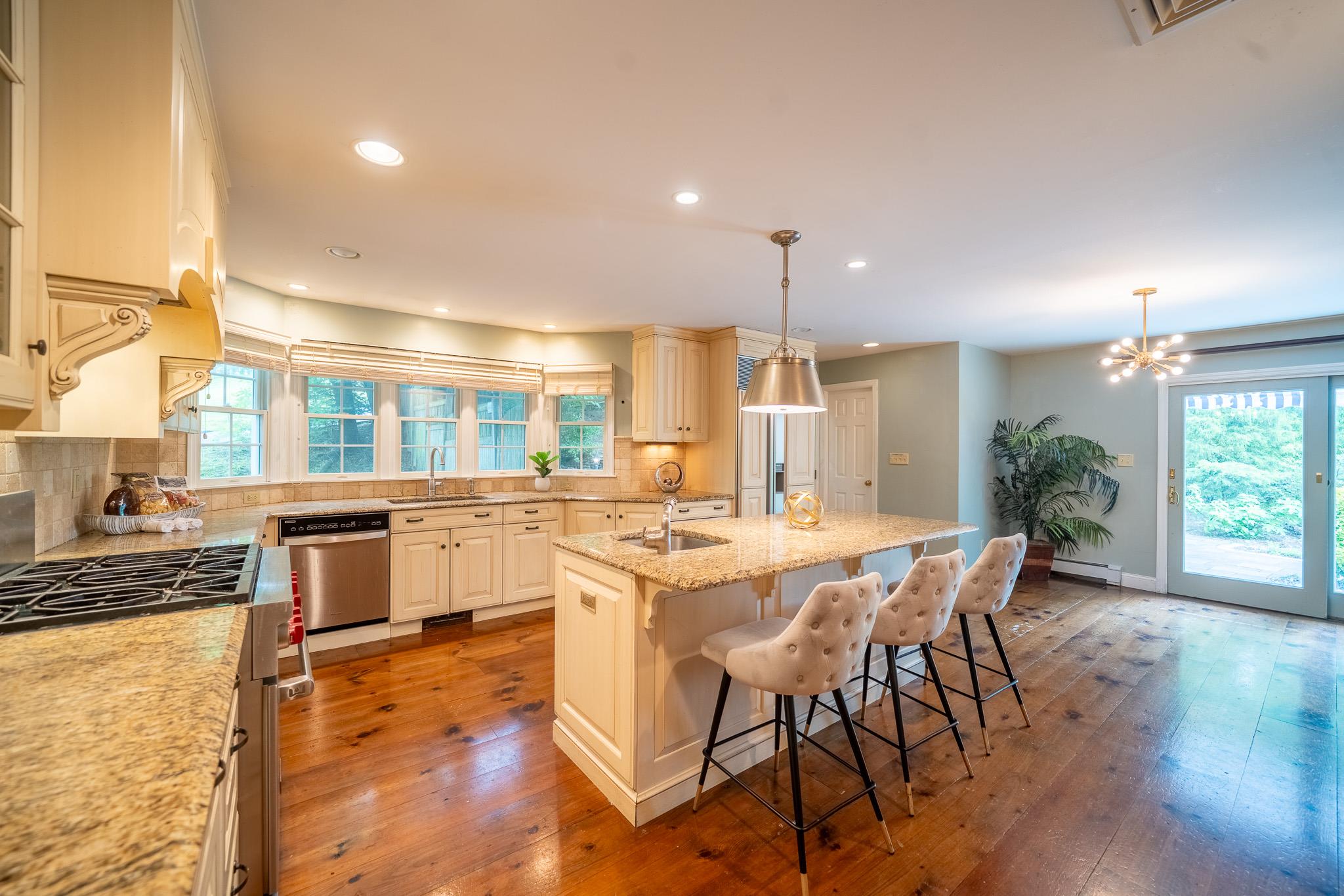 10 Hickory Lane, Glen Cove, NY 11542