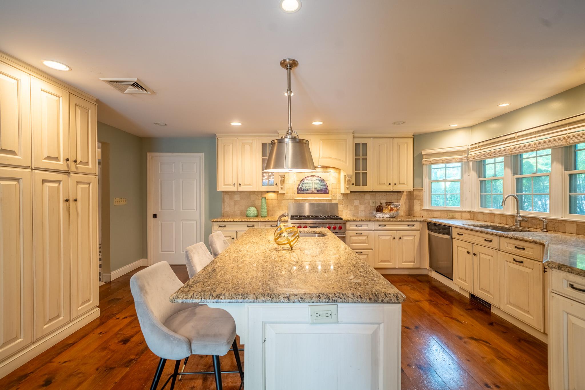 10 Hickory Lane, Glen Cove, NY 11542