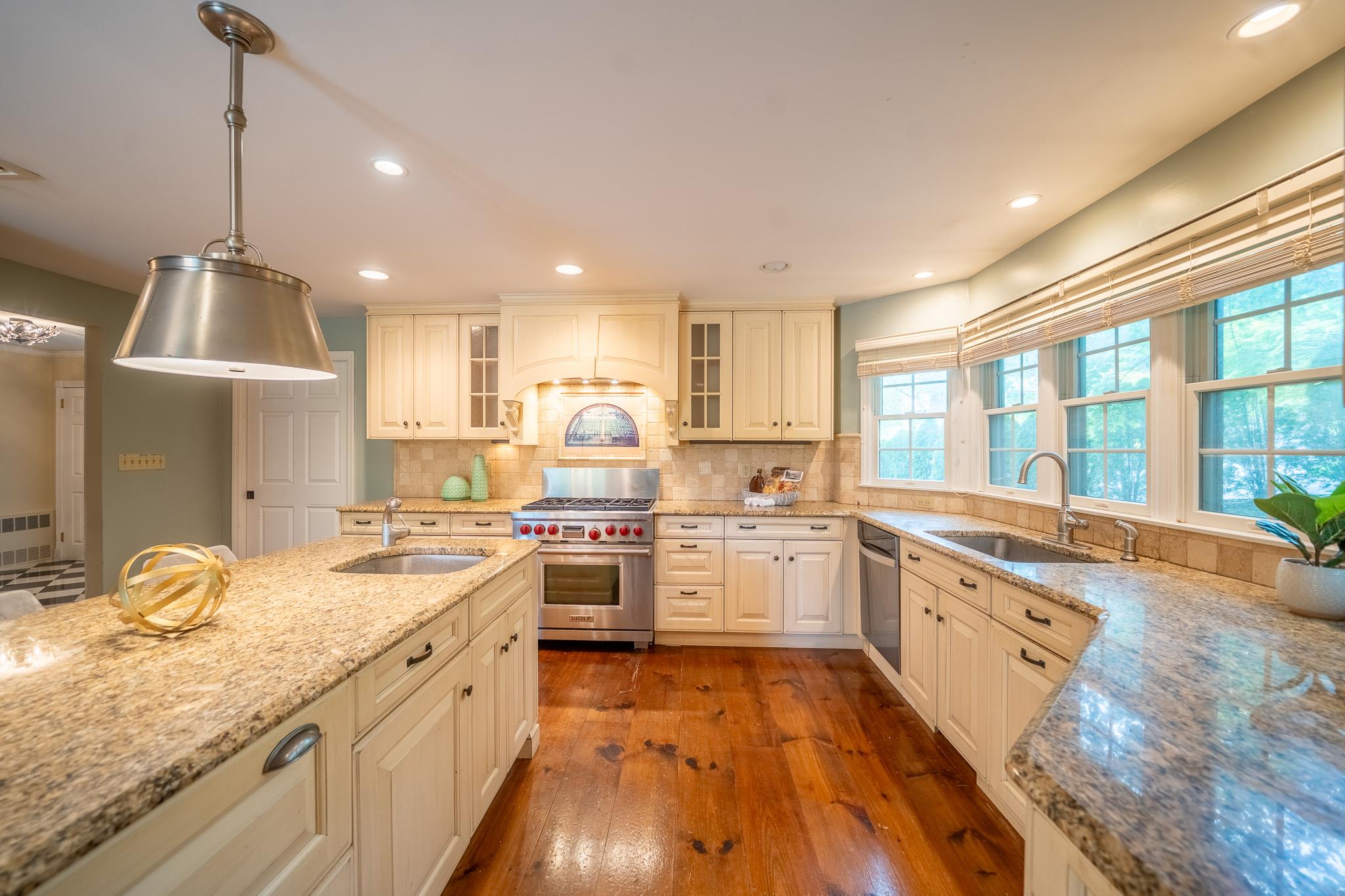 10 Hickory Lane, Glen Cove, NY 11542