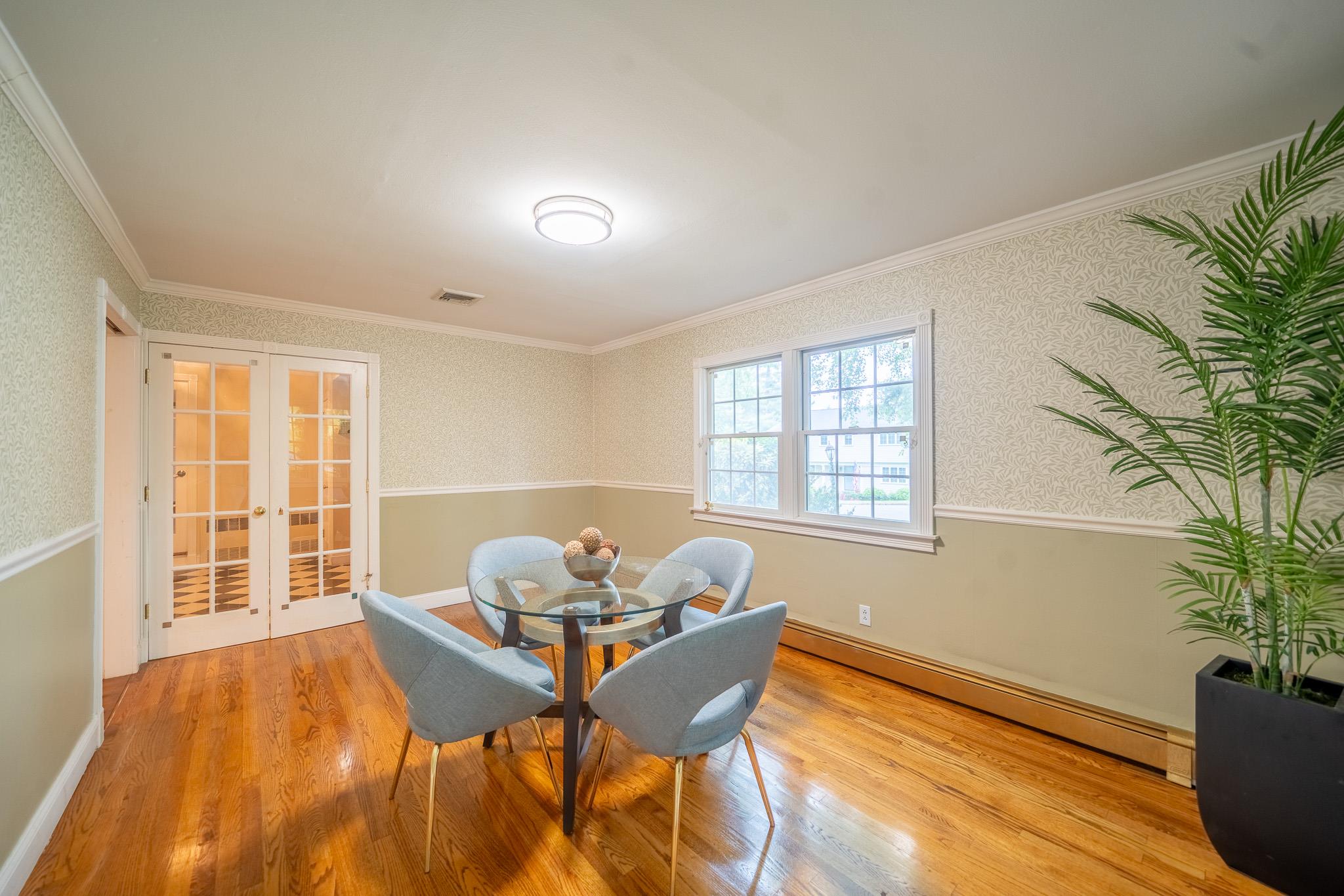 10 Hickory Lane, Glen Cove, NY 11542