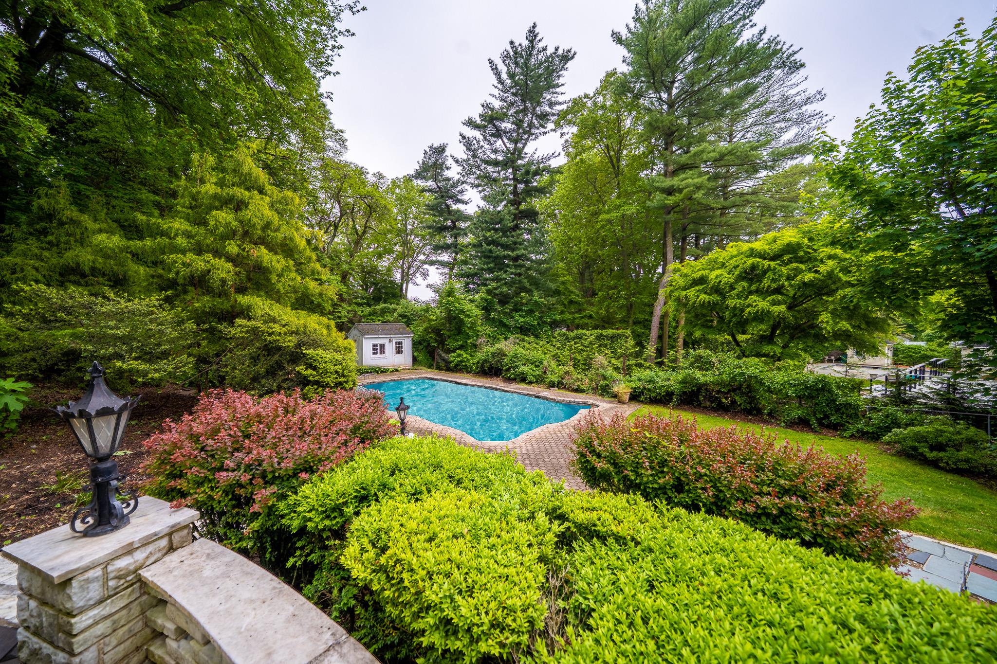 10 Hickory Lane, Glen Cove, NY 11542