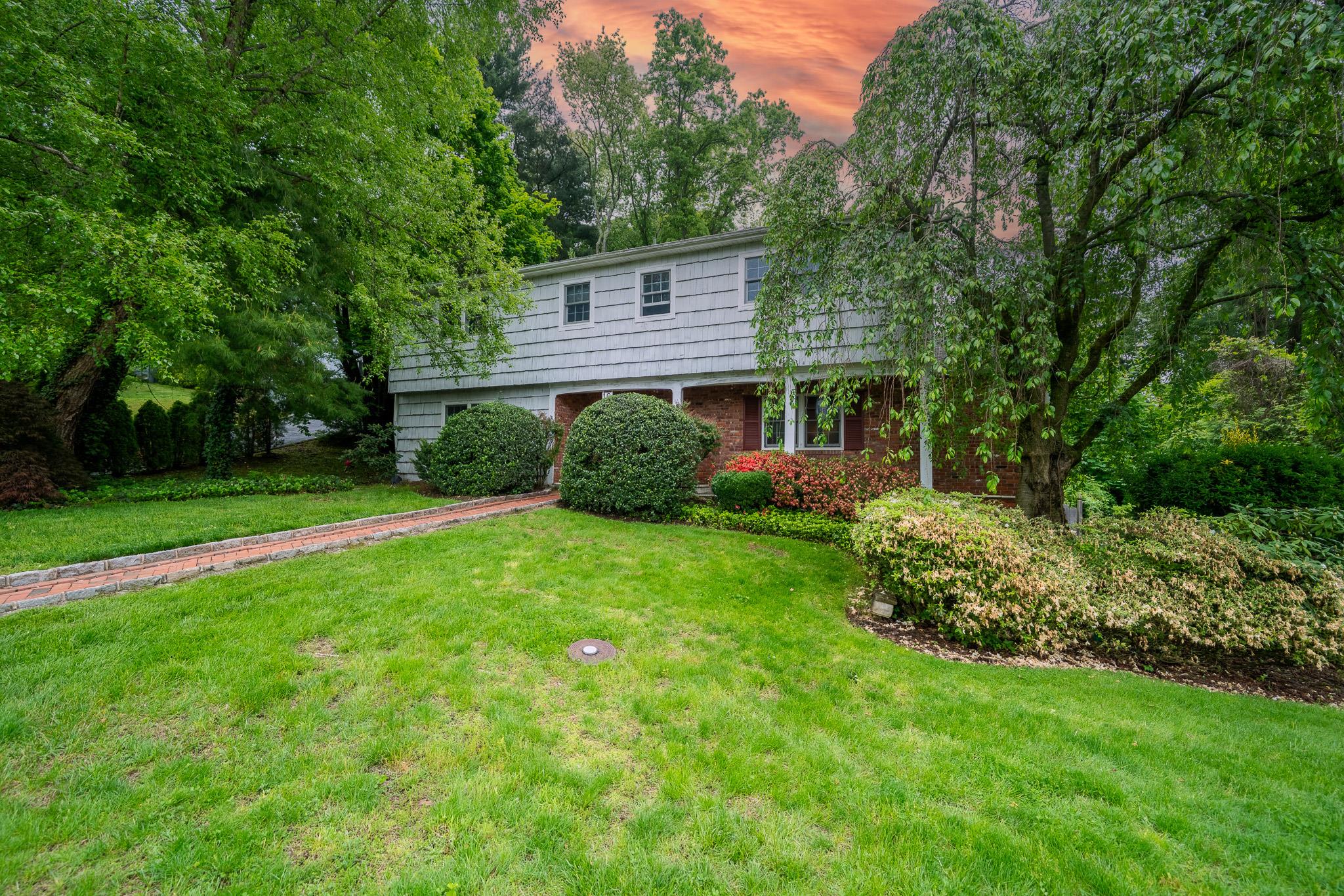 10 Hickory Lane, Glen Cove, NY 11542