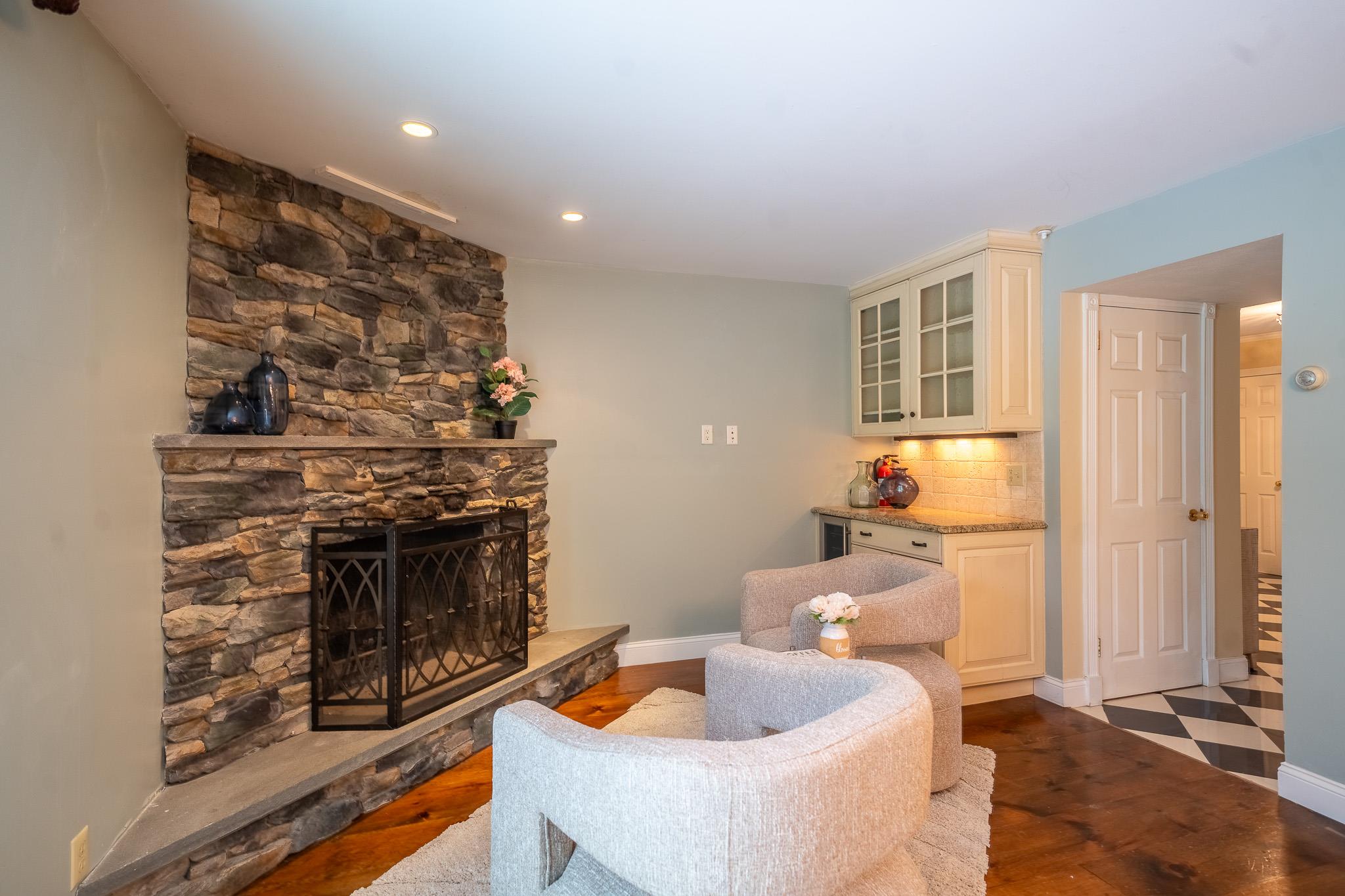 10 Hickory Lane, Glen Cove, NY 11542