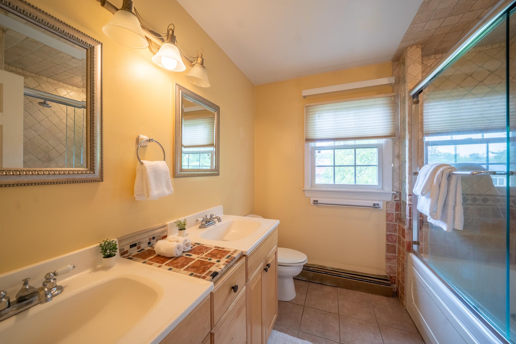 10 Hickory Lane, Glen Cove, NY 11542