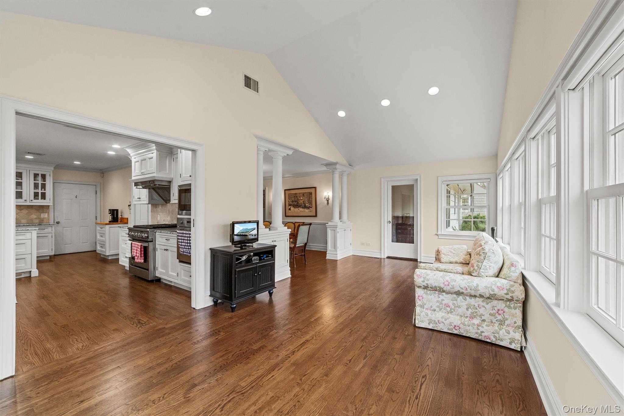 52 Oakledge Road, Bronxville, NY 10708