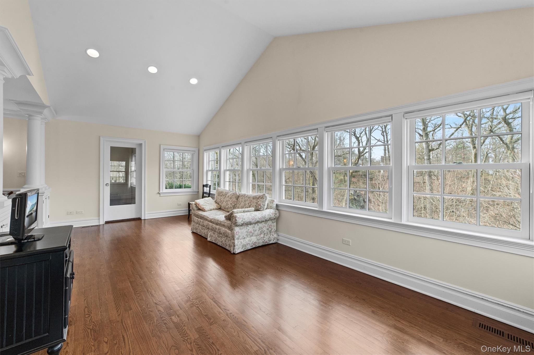 52 Oakledge Road, Bronxville, NY 10708