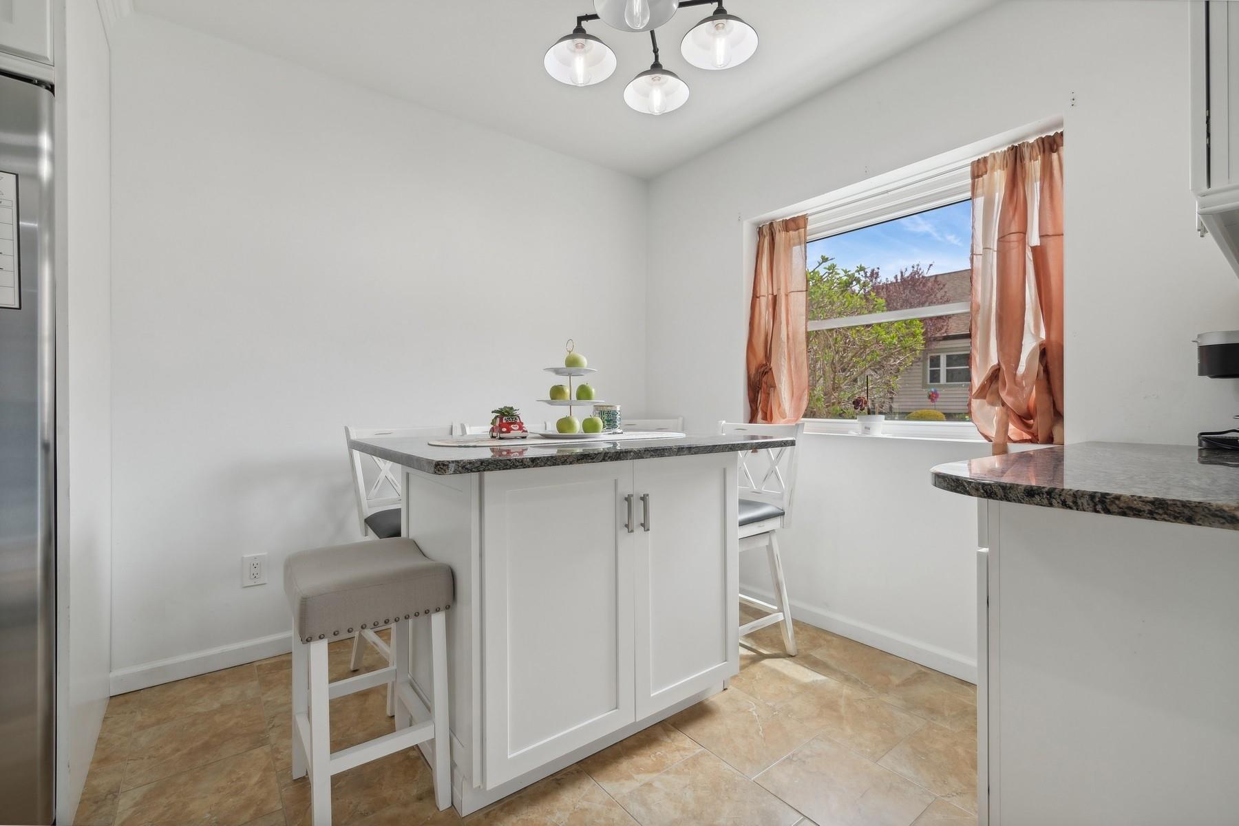 605 Lake Court # 605, Middle Island, NY 11953