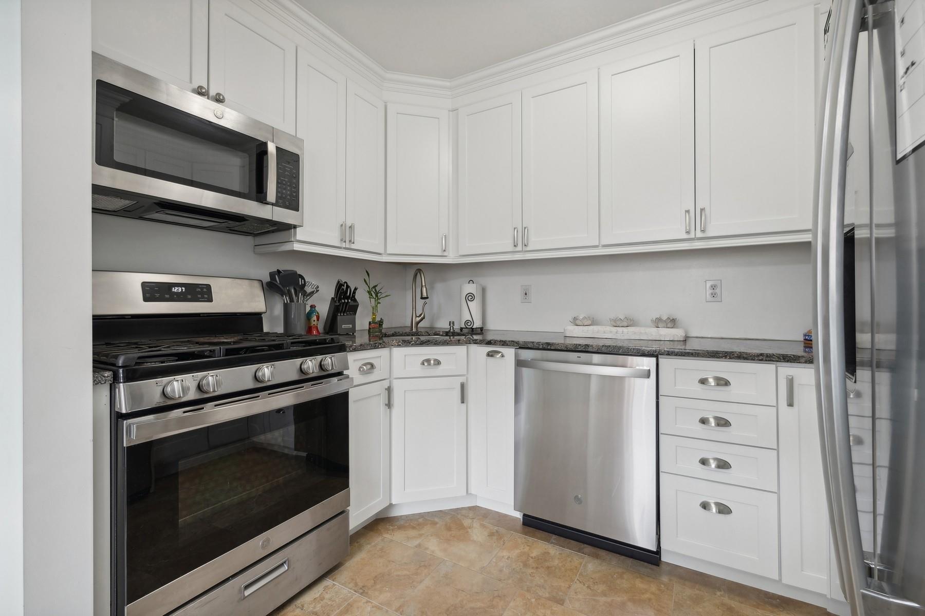 605 Lake Court # 605, Middle Island, NY 11953