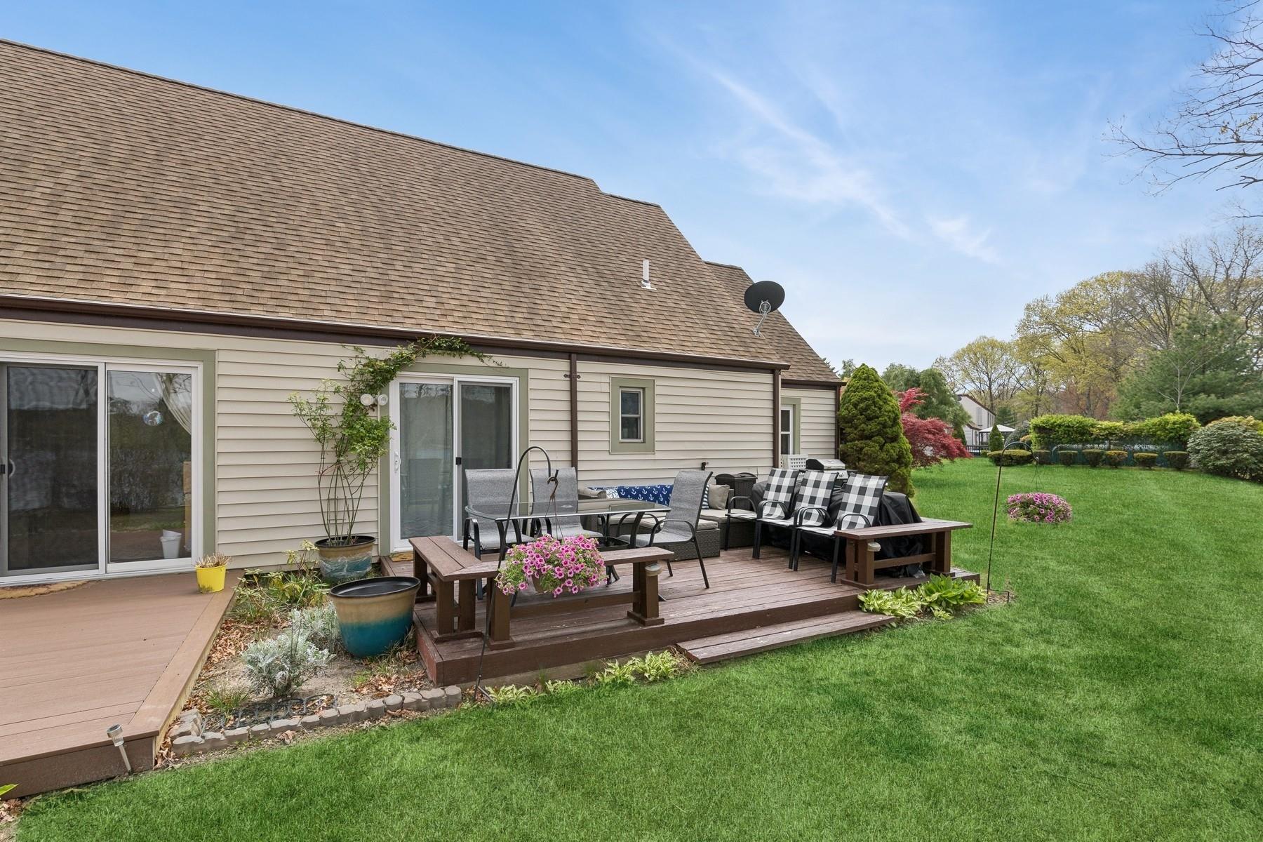 605 Lake Court # 605, Middle Island, NY 11953