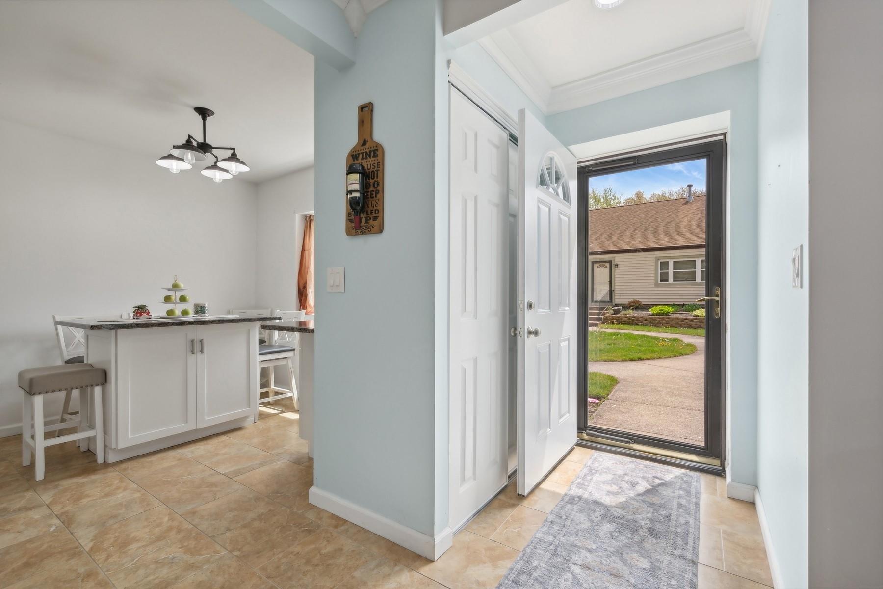 605 Lake Court # 605, Middle Island, NY 11953