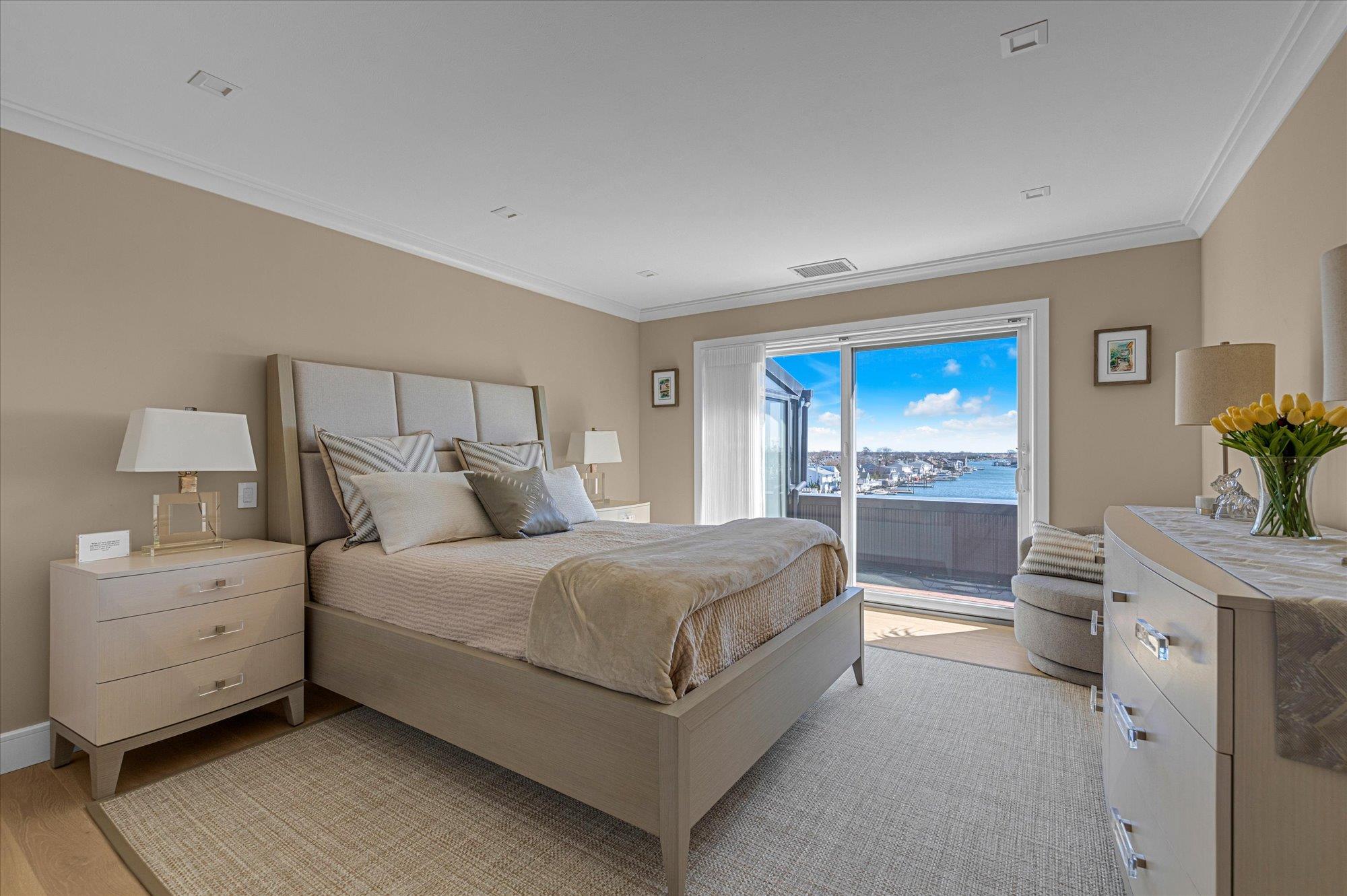 31 Casino Street # PH, Freeport, NY 11520