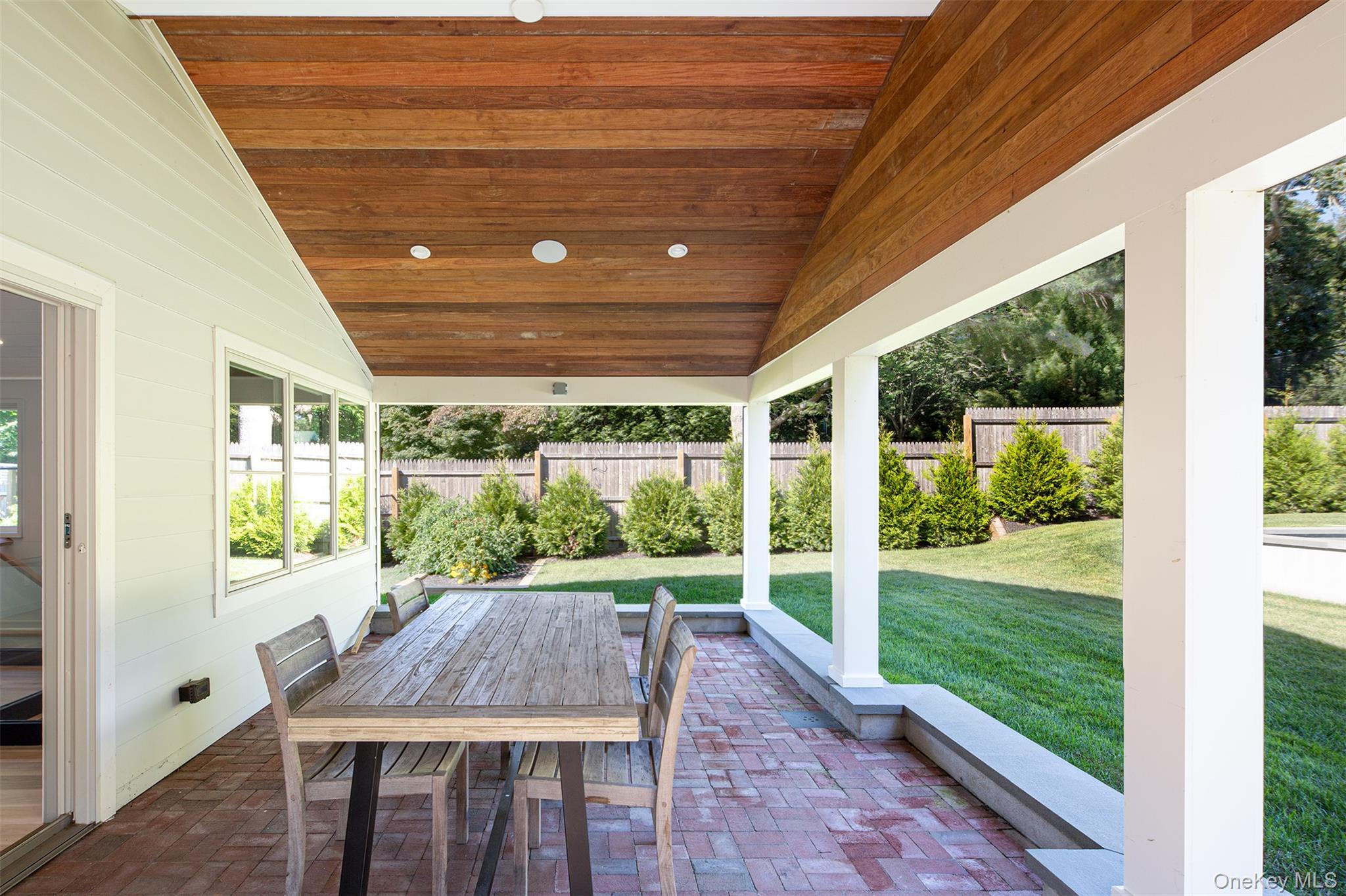 195 Little Fresh Pond Road, Southampton, NY 11968