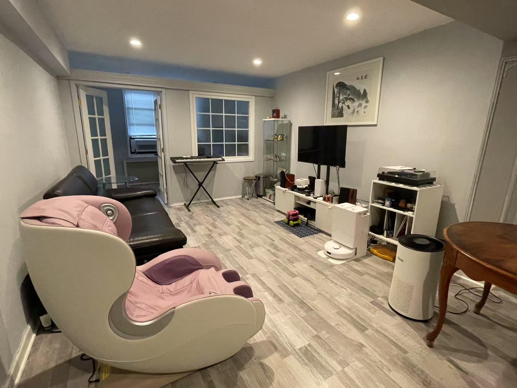 140-50 Burden Crescent # 4J, Jamaica, NY 11435