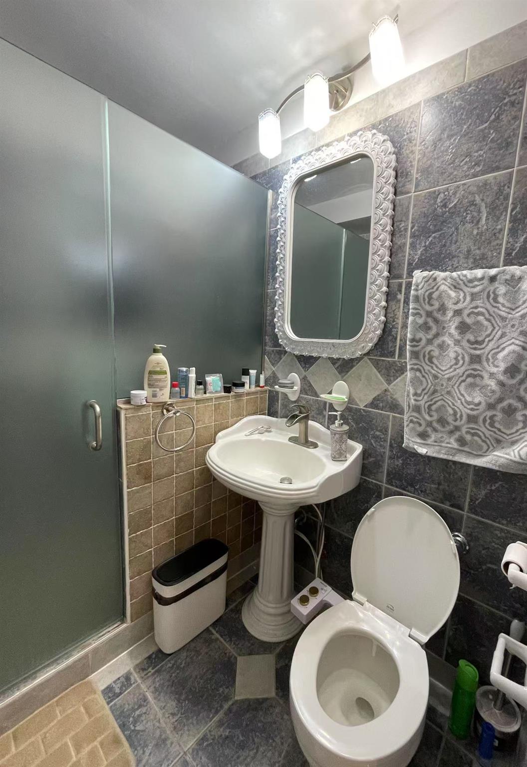 140-50 Burden Crescent # 4J, Jamaica, NY 11435