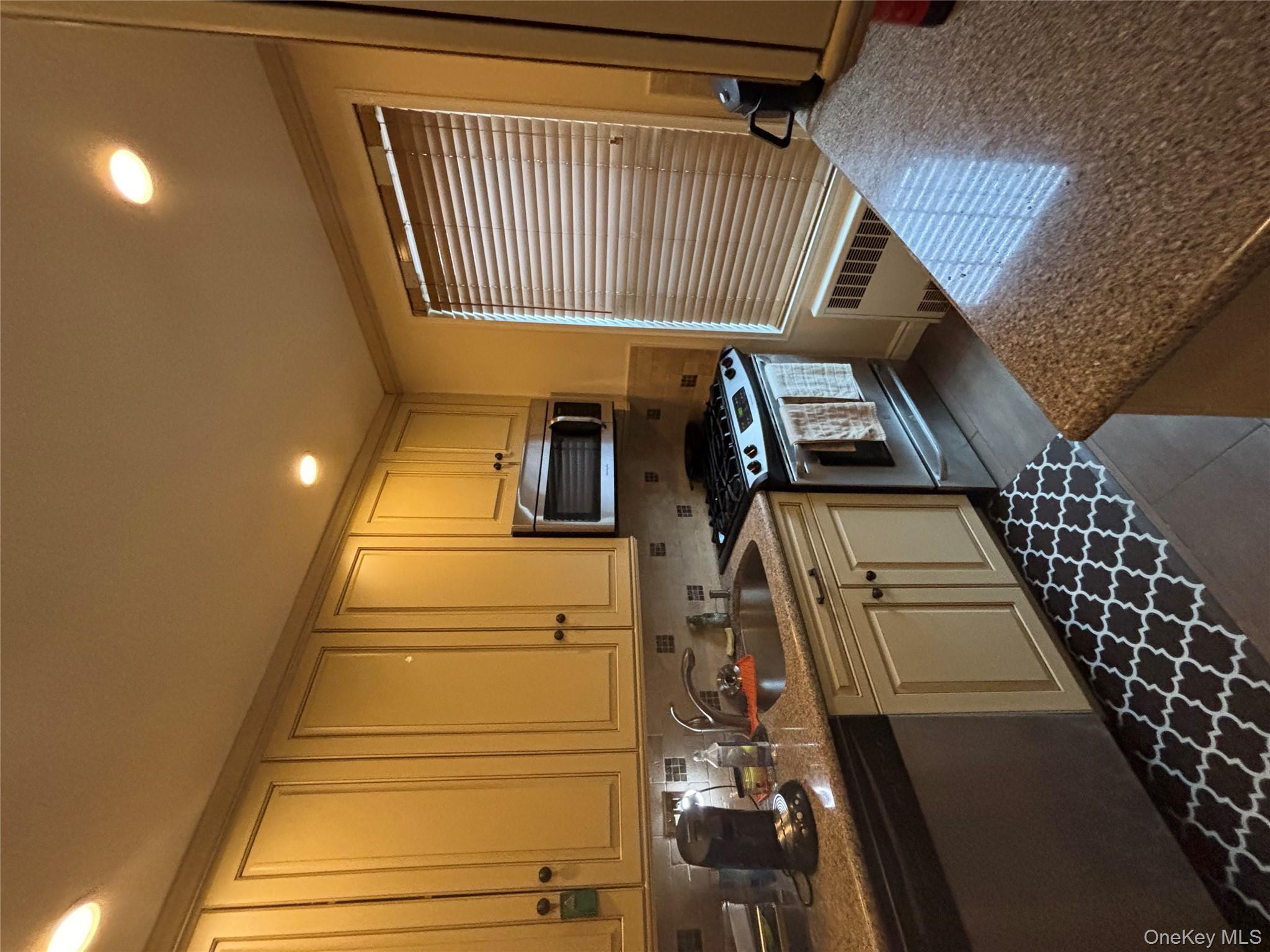 194 Smith Street # 3P, Freeport, NY 11520