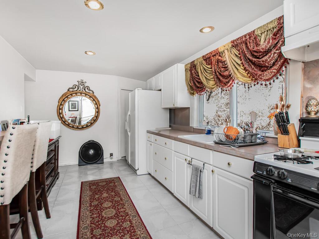 14 Touissant Avenue, Yonkers, NY 10710