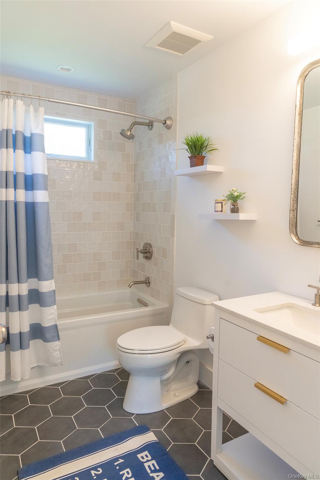 550 Madison Avenue, Greenport, NY 11944