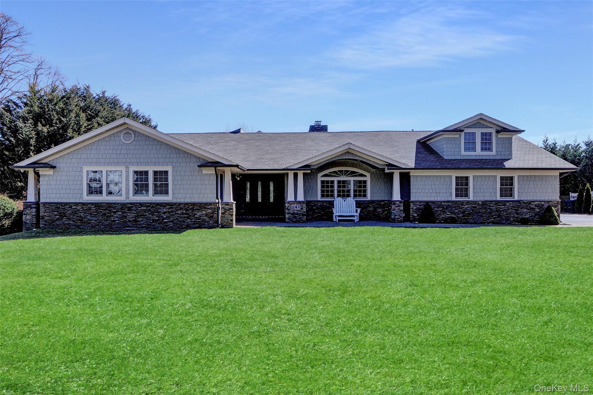 241 Willetts Lane, West Islip, NY 11795