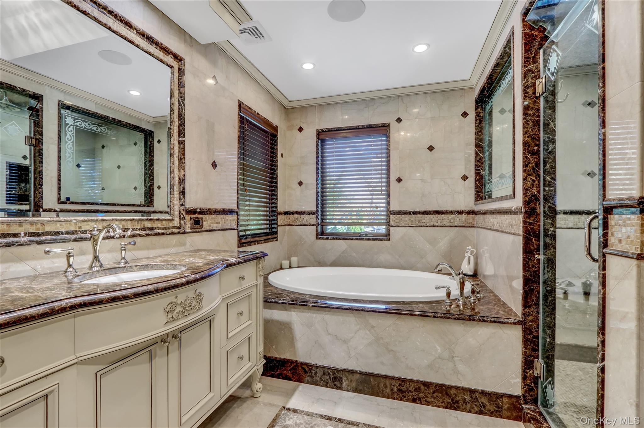 241 Willetts Lane, West Islip, NY 11795