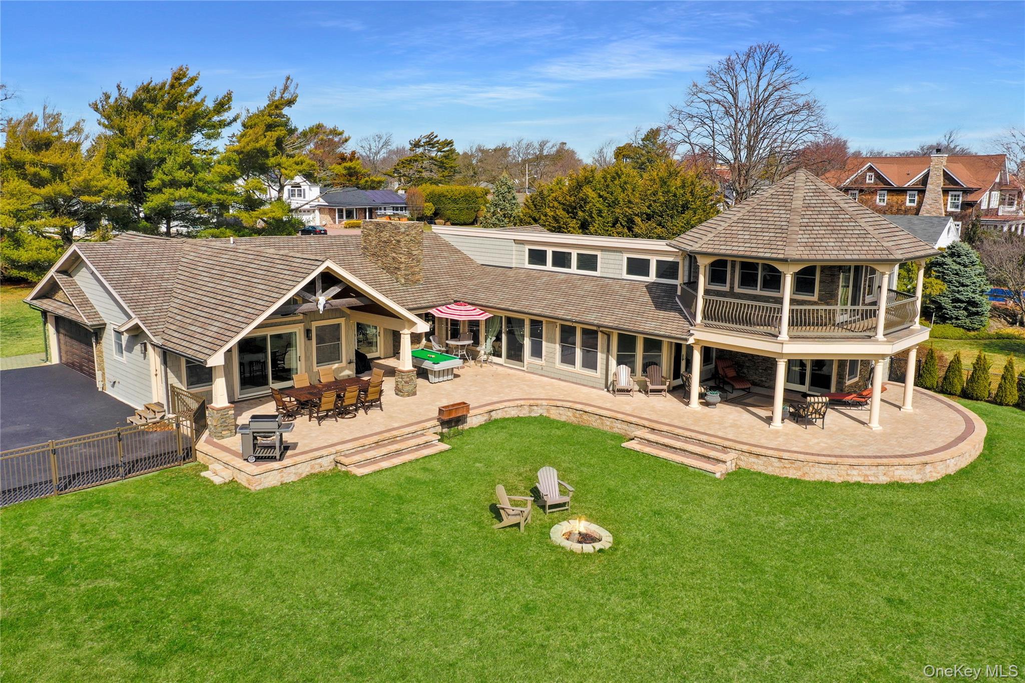 241 Willetts Lane, West Islip, NY 11795