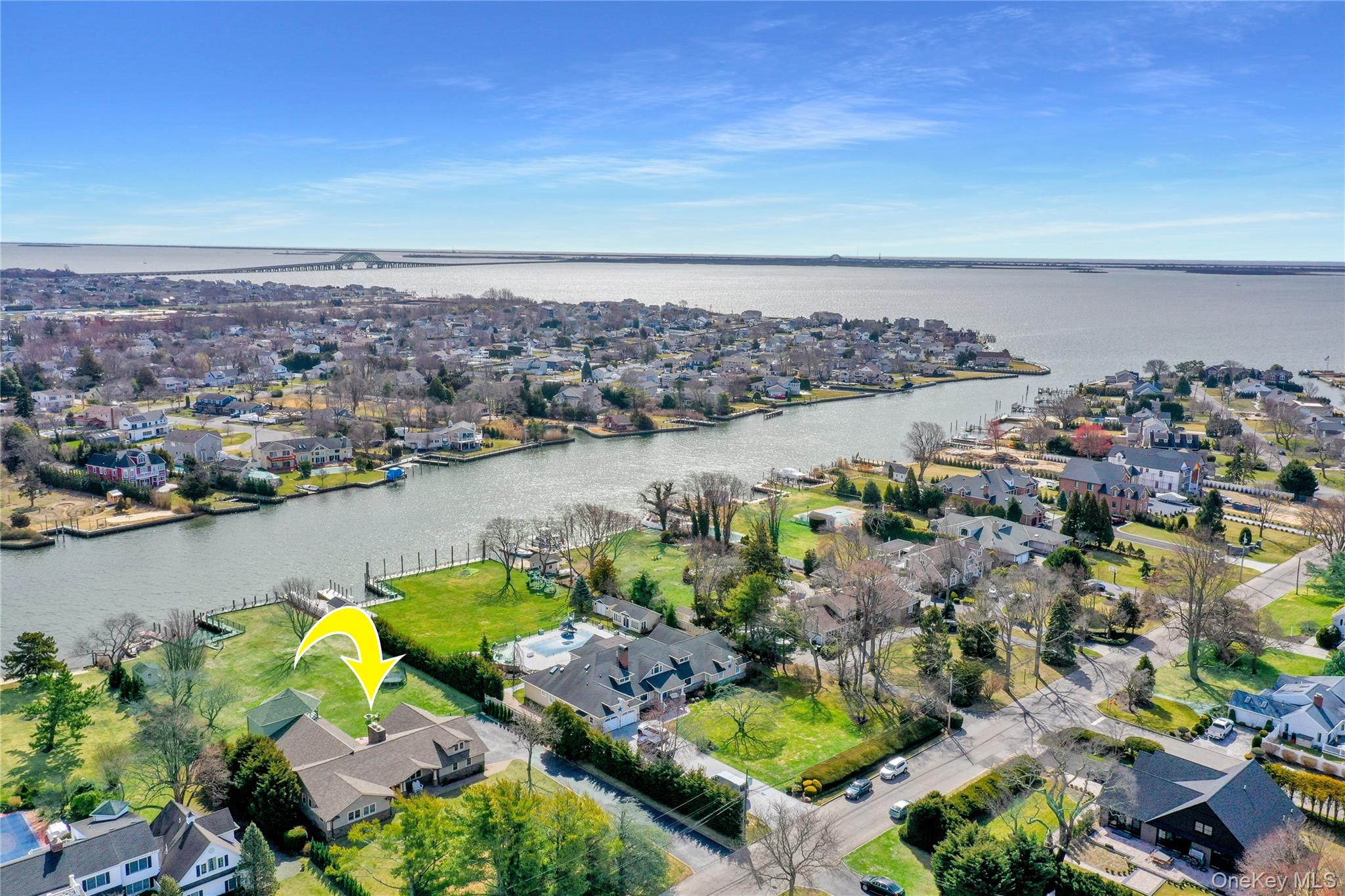 241 Willetts Lane, West Islip, NY 11795