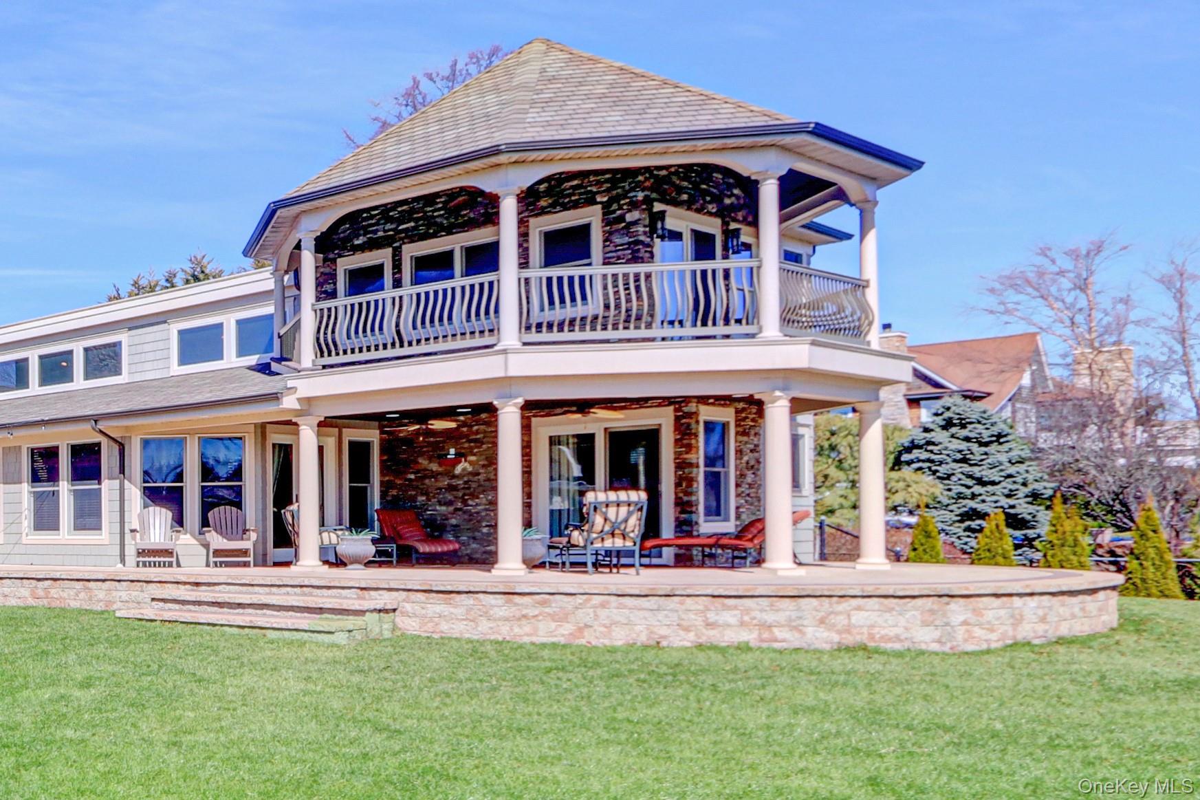 241 Willetts Lane, West Islip, NY 11795