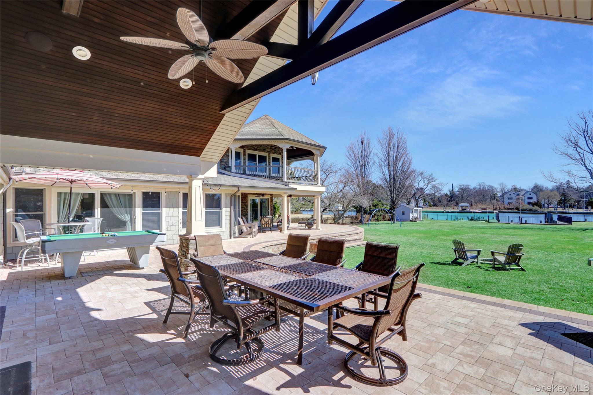 241 Willetts Lane, West Islip, NY 11795