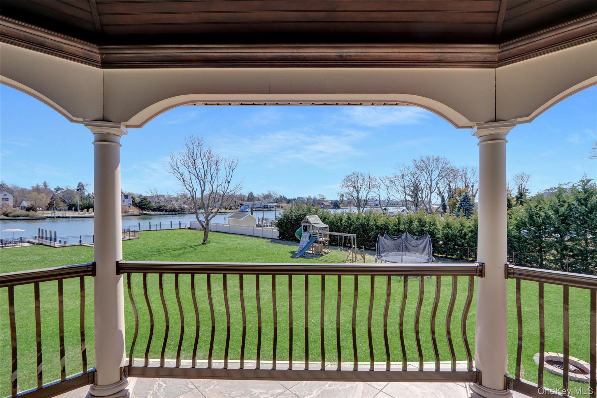 241 Willetts Lane, West Islip, NY 11795