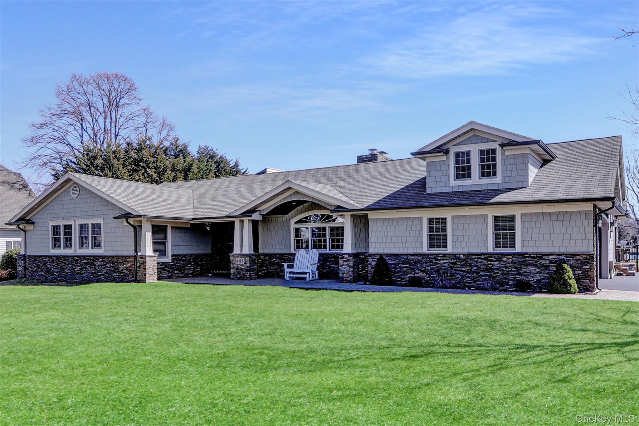 241 Willetts Lane, West Islip, NY 11795