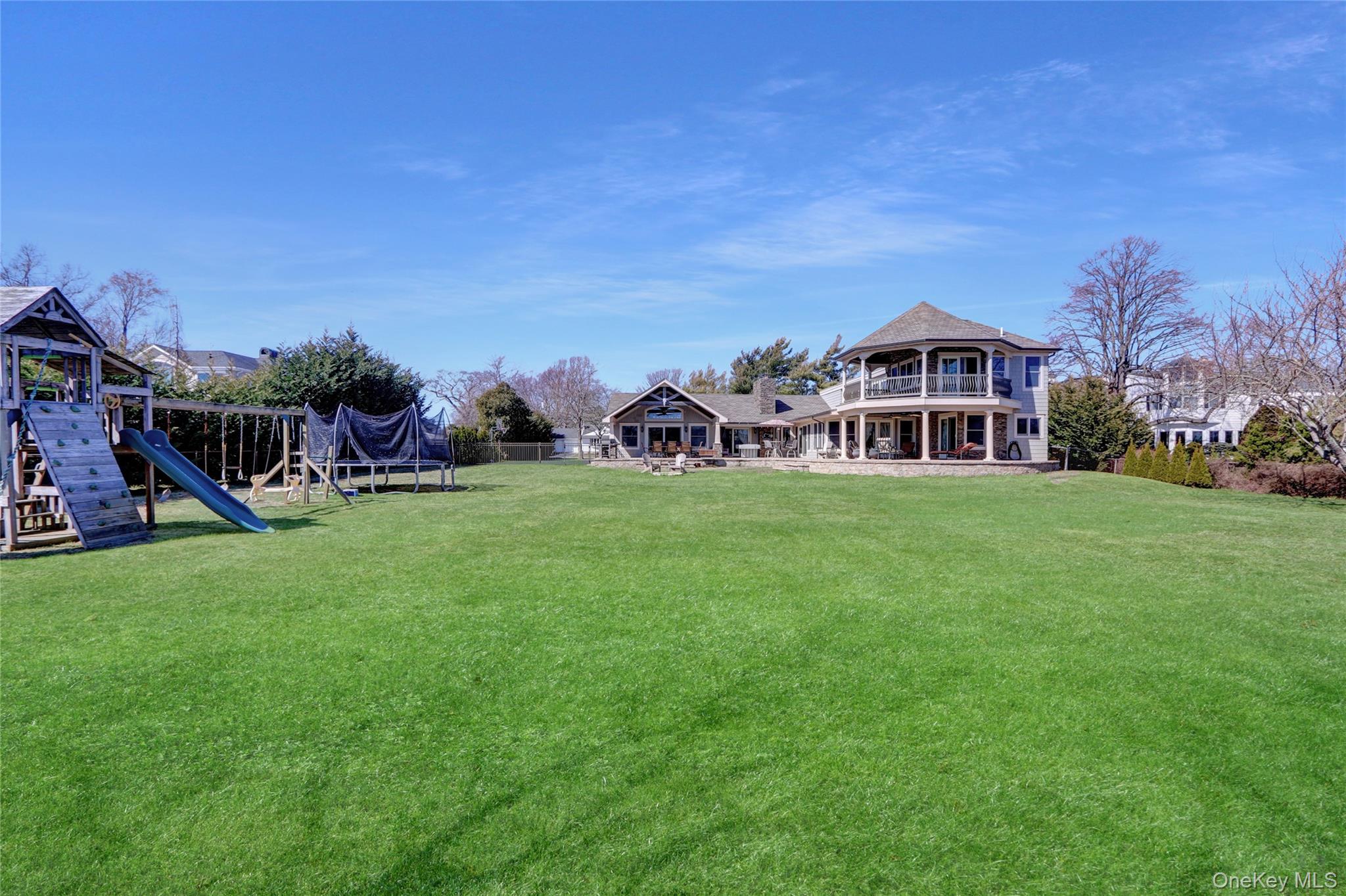 241 Willetts Lane, West Islip, NY 11795