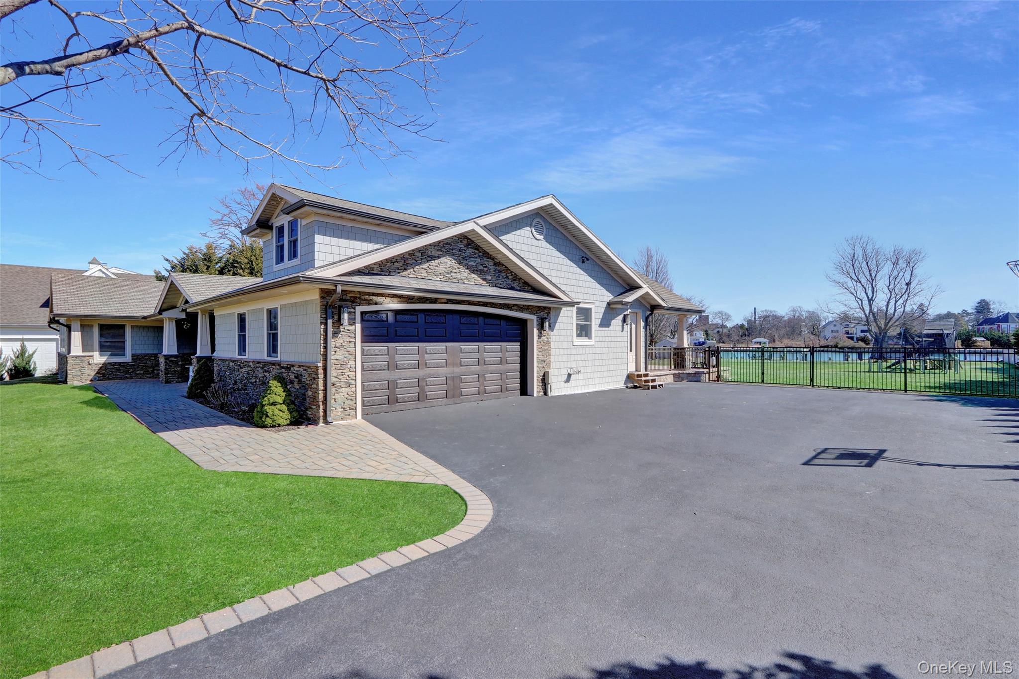 241 Willetts Lane, West Islip, NY 11795