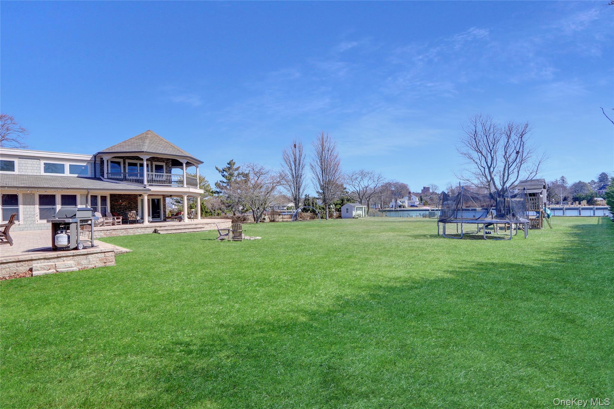 241 Willetts Lane, West Islip, NY 11795