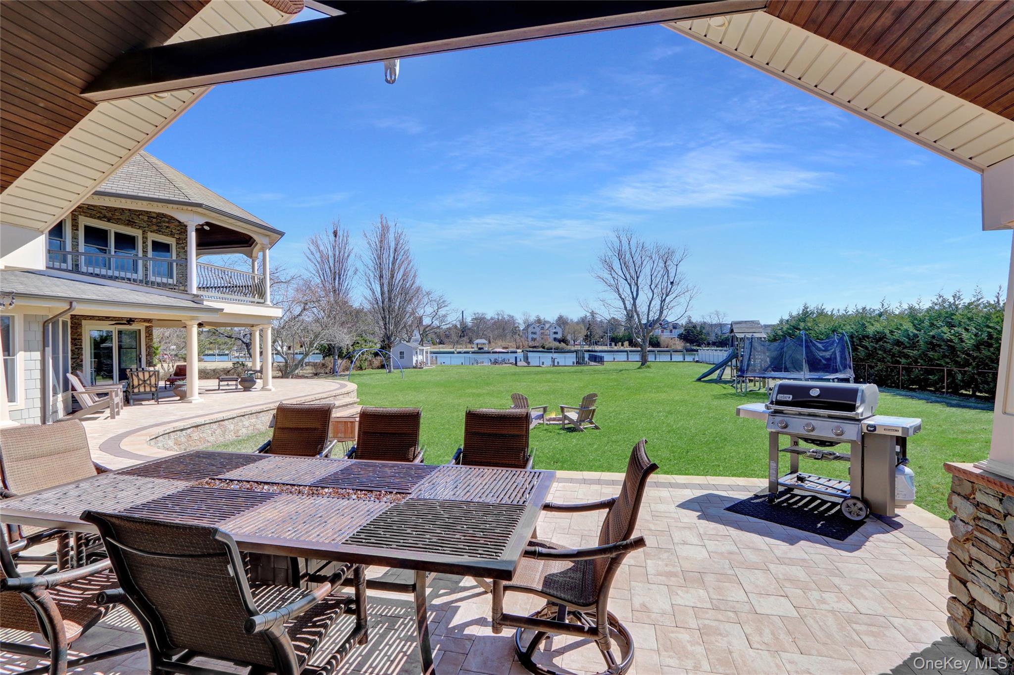 241 Willetts Lane, West Islip, NY 11795