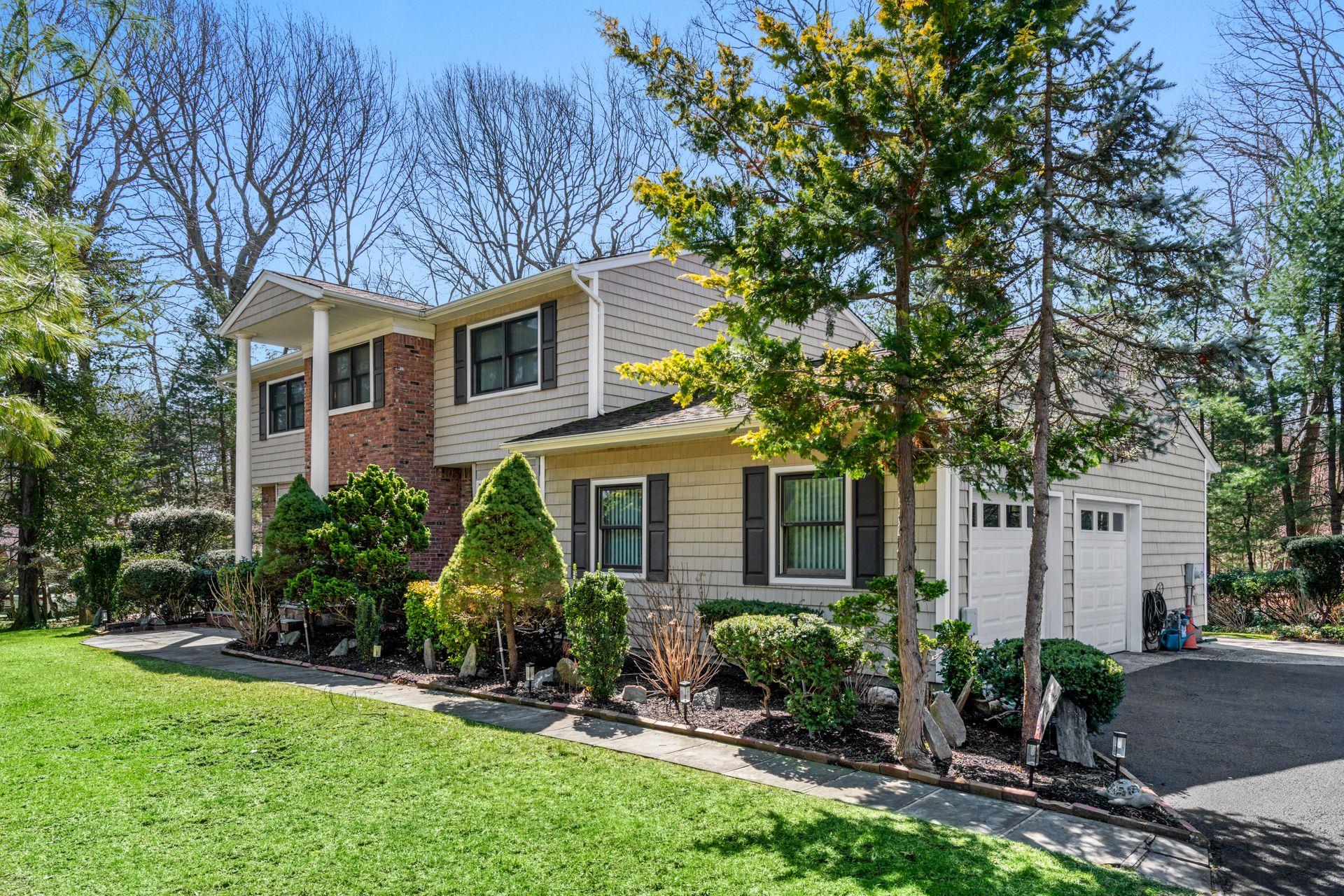 14 Blacksmith Lane, East Northport, NY 11731
